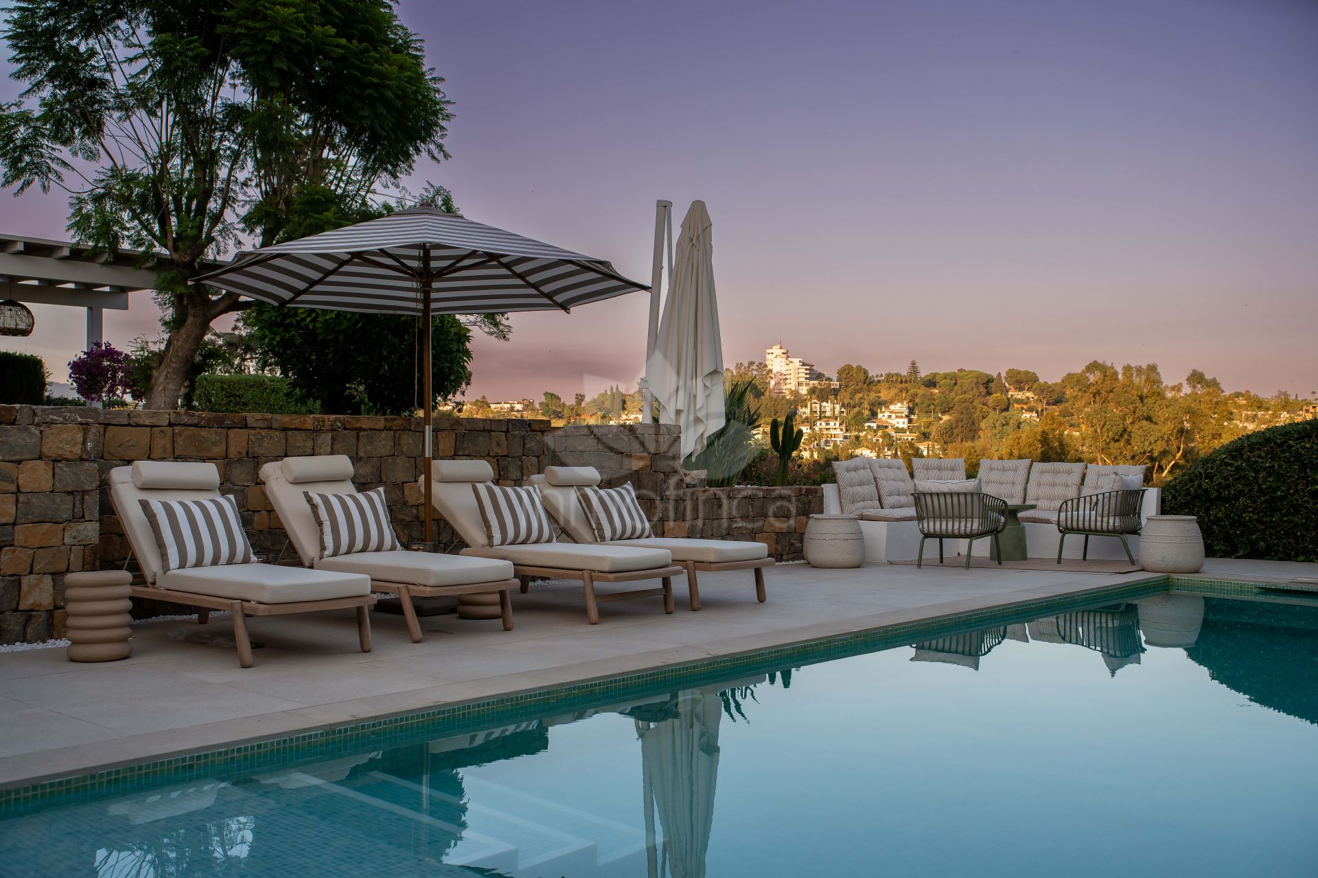 Villa in Altos del Paraiso, Benahavis
