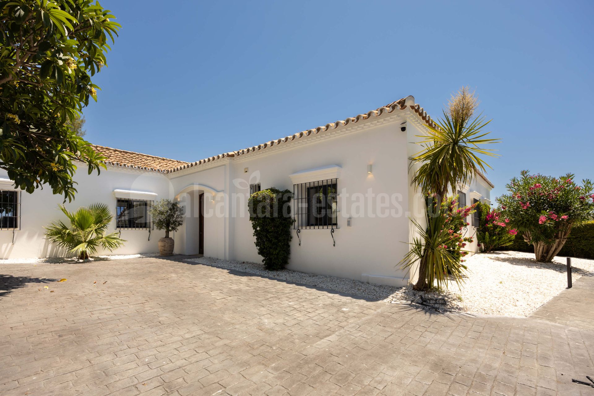 Villa en Altos del Paraiso, Benahavis