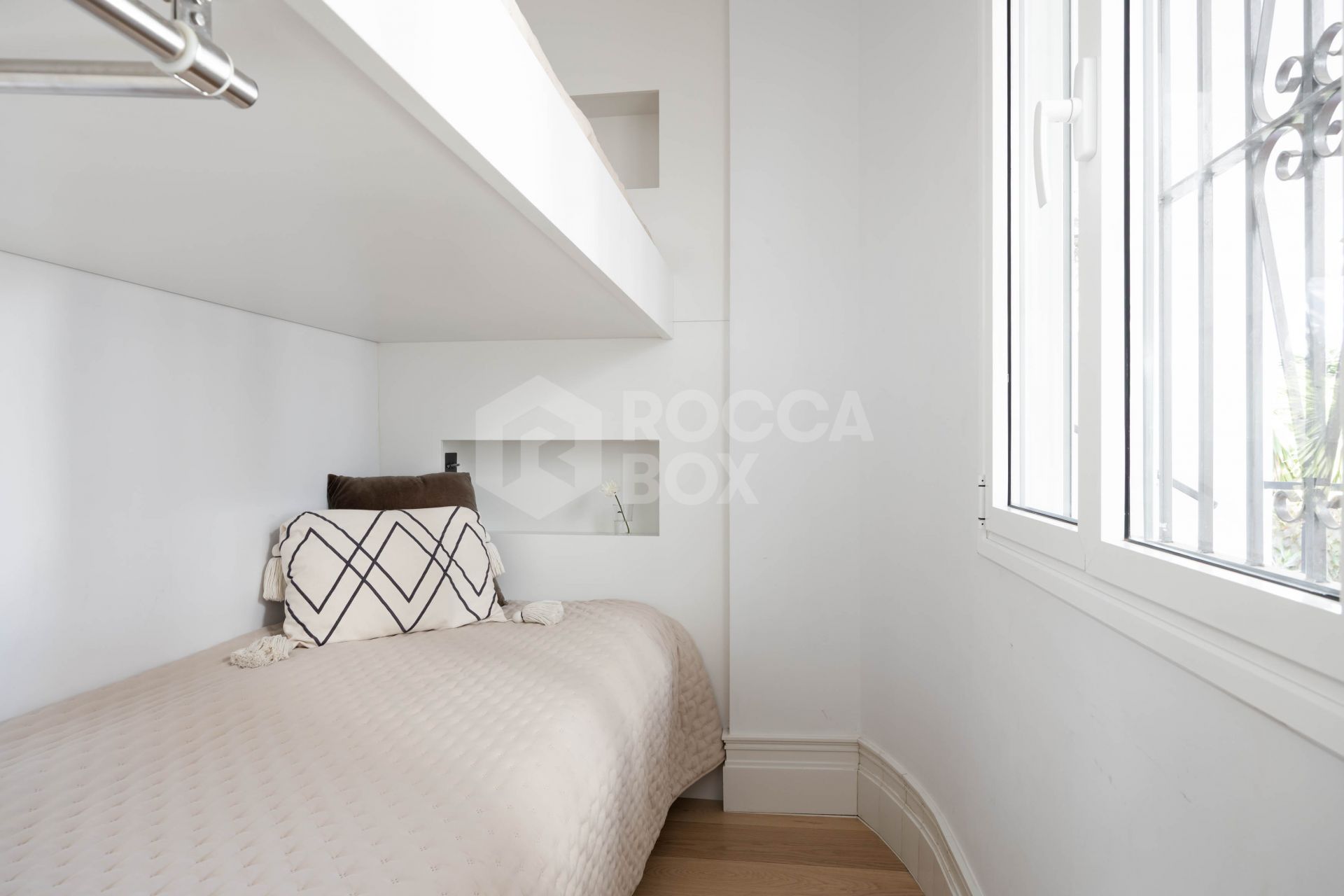 Beautifully Renovated Apartment with Stunning Views in Nueva Andalucía