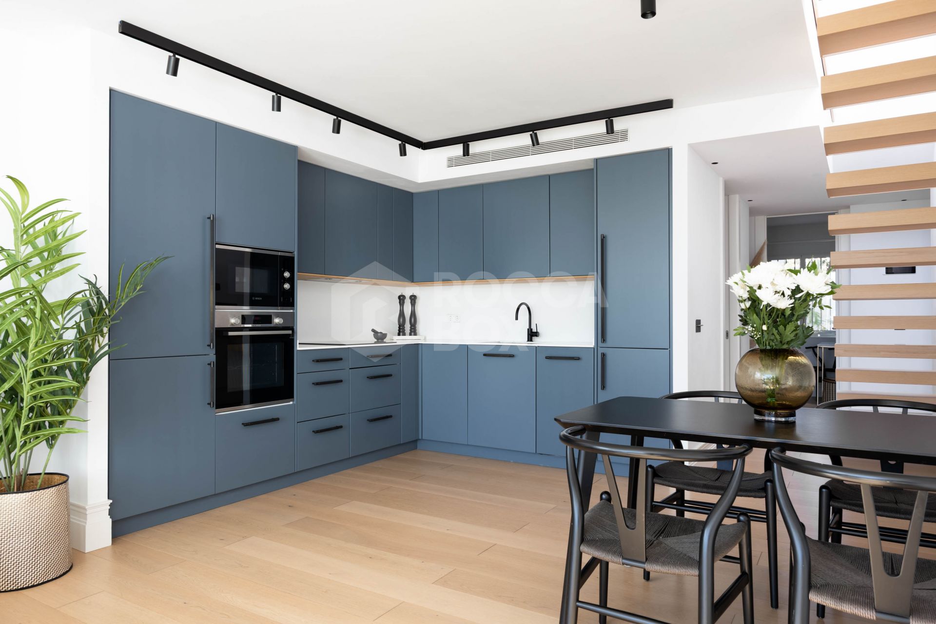 Beautifully Renovated Apartment with Stunning Views in Nueva Andalucía