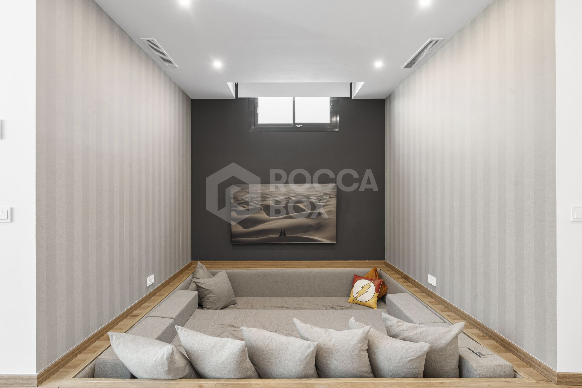 Modern 5-bedroom villa in a secure gated community near Marbella