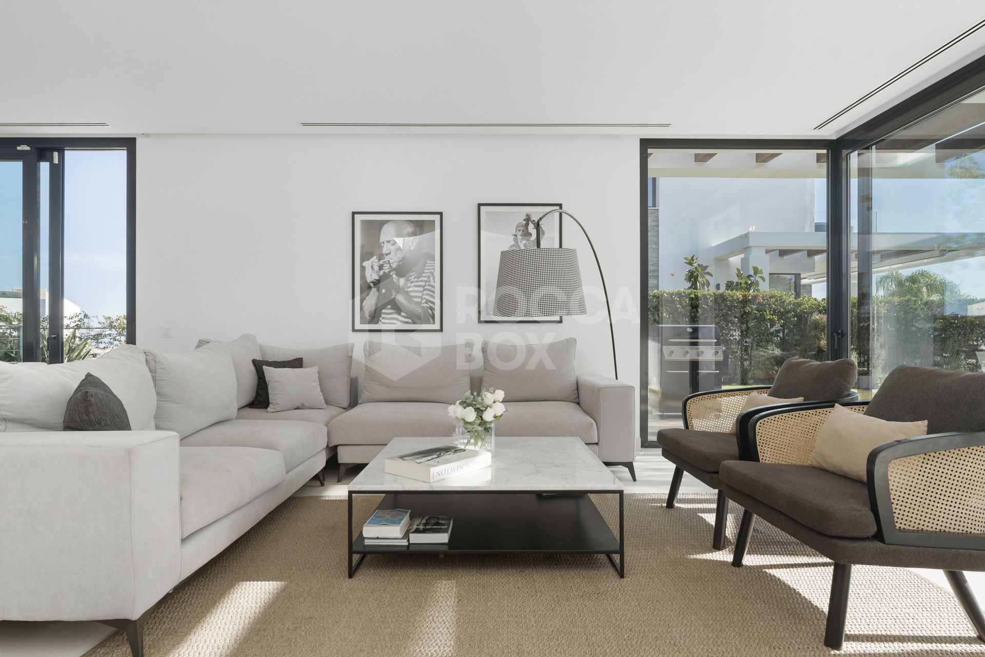 Modern 5-bedroom villa in a secure gated community near Marbella