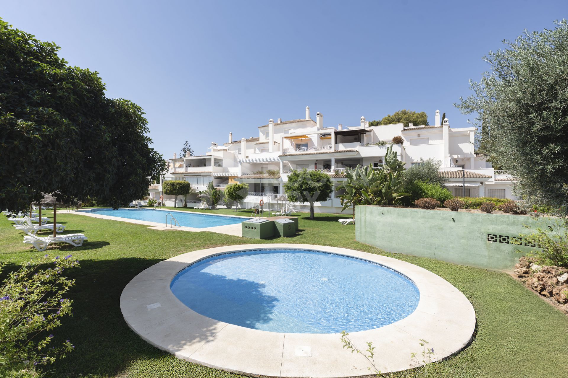 Fully Renovated Duplex Penthouse in Rio Real, Marbella East