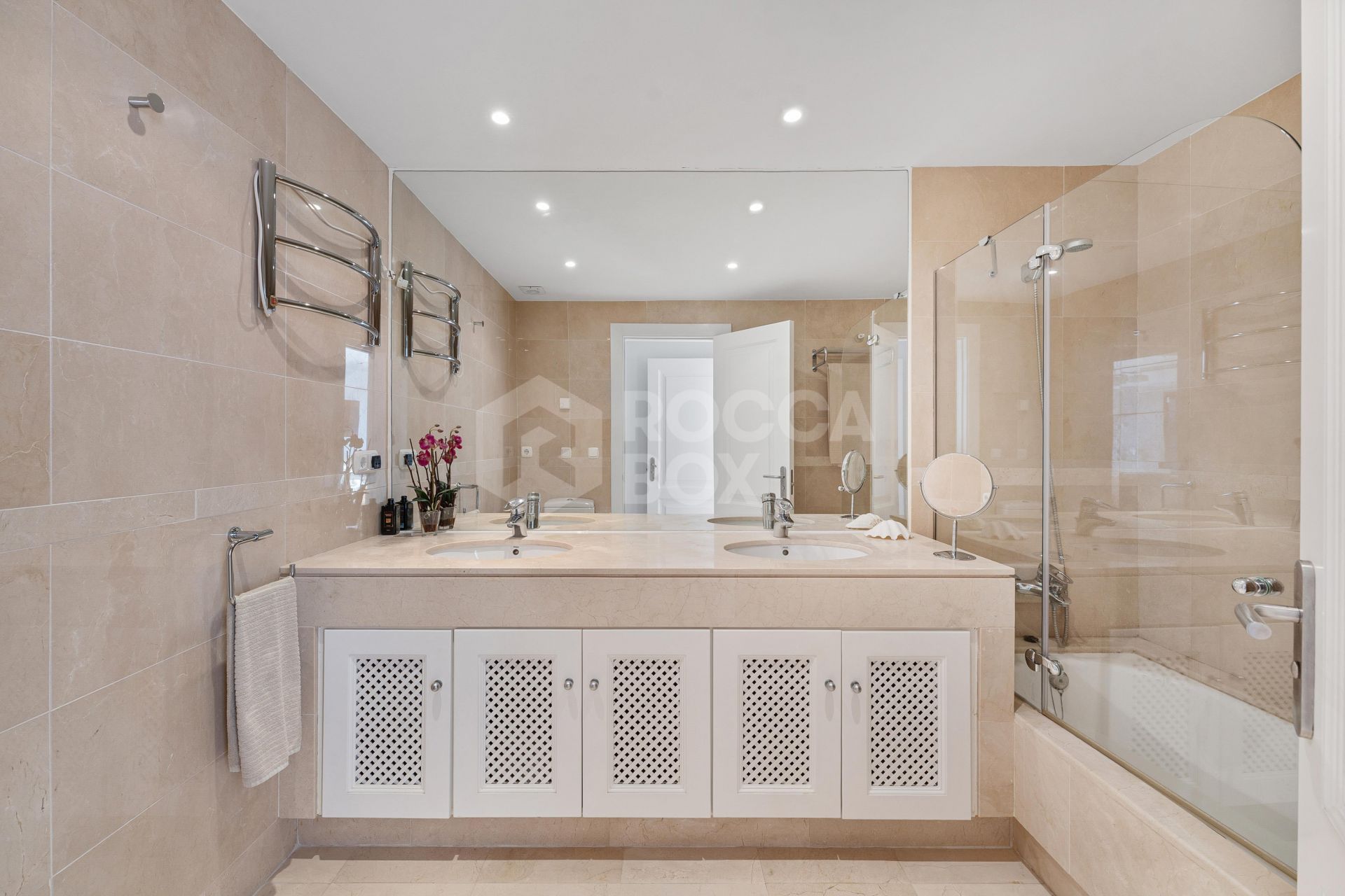 Elegant duplex penthouse in Aloha, Marbella with 3 bedrooms