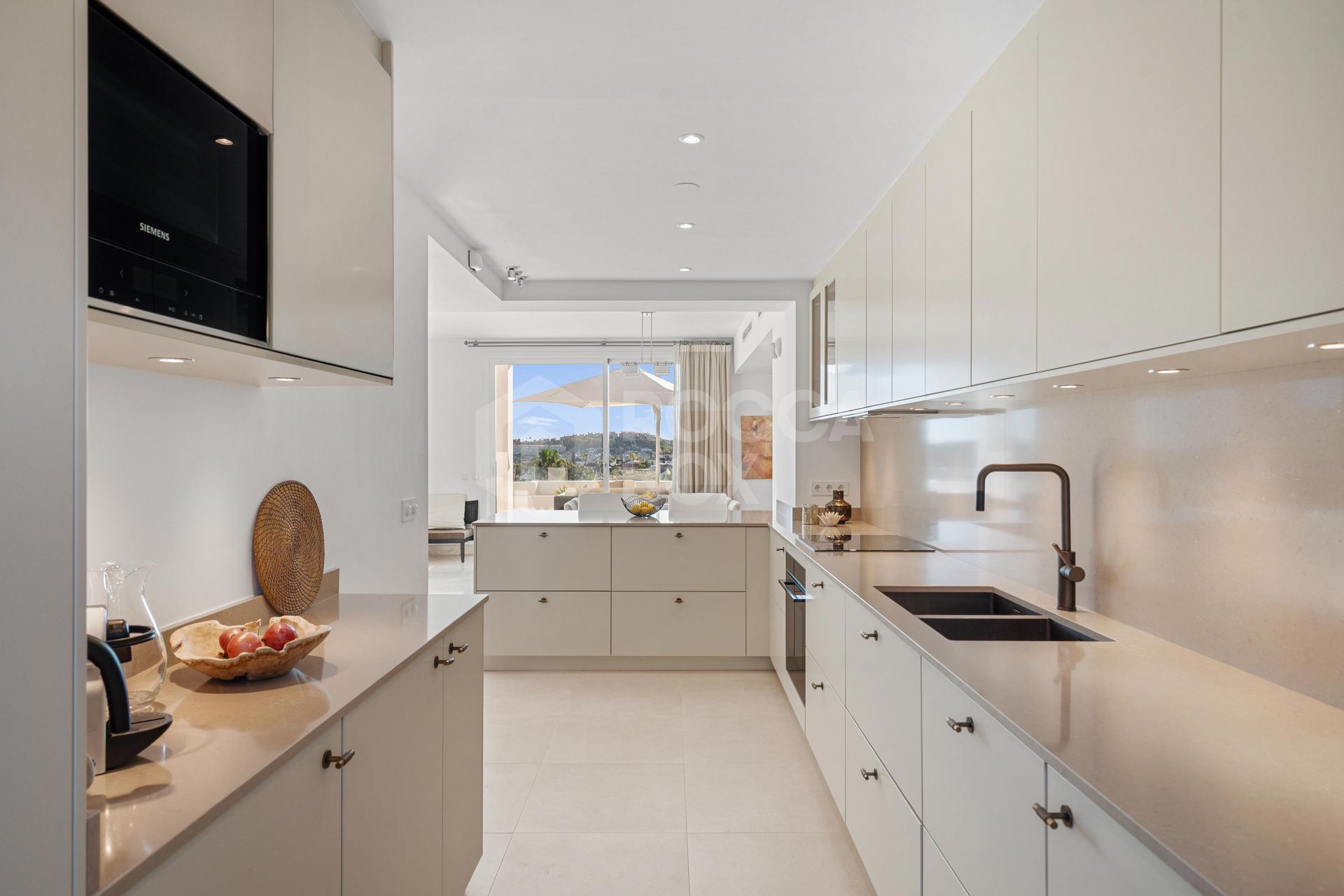 Elegant duplex penthouse in Aloha, Marbella with 3 bedrooms