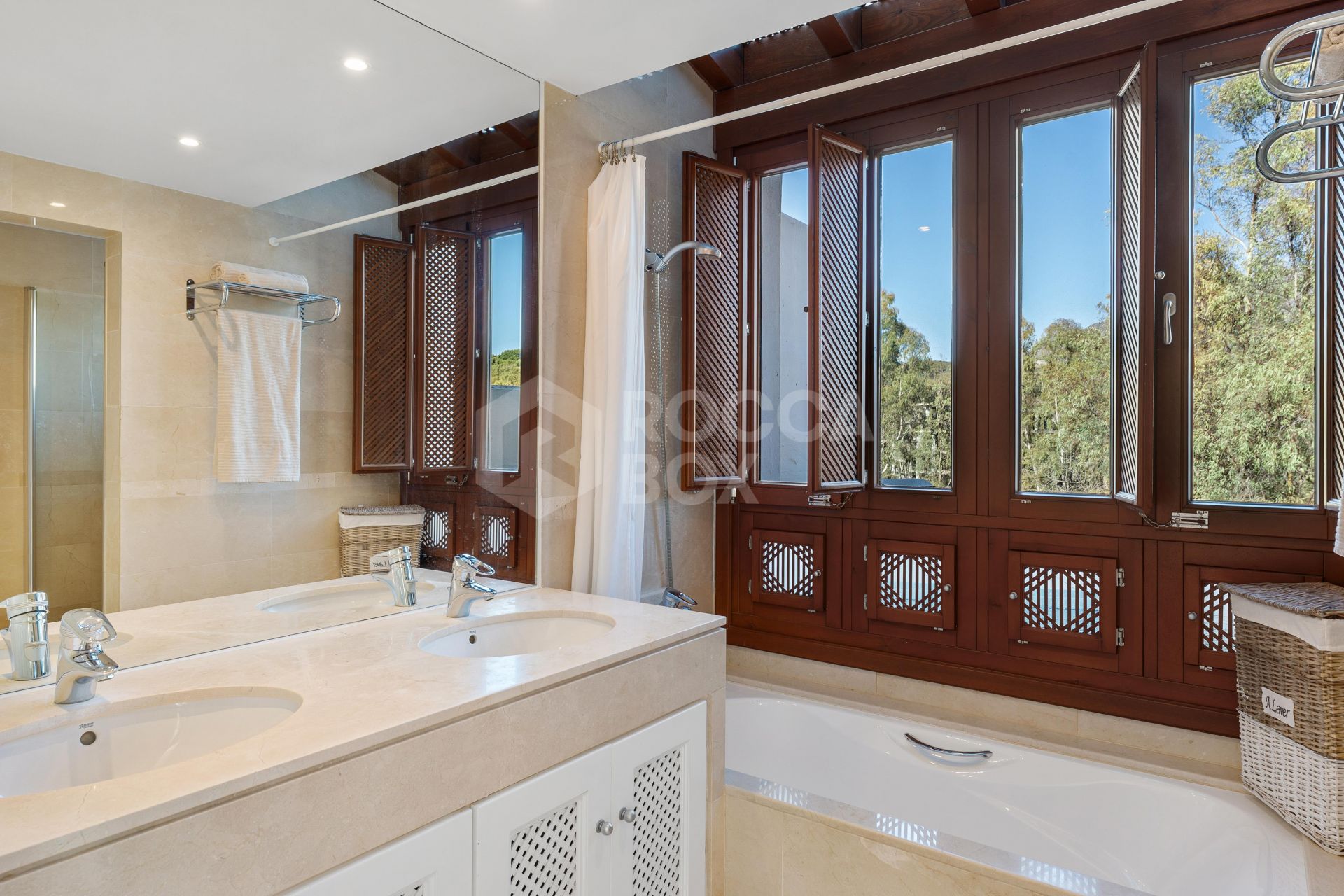 Elegant duplex penthouse in Aloha, Marbella with 3 bedrooms