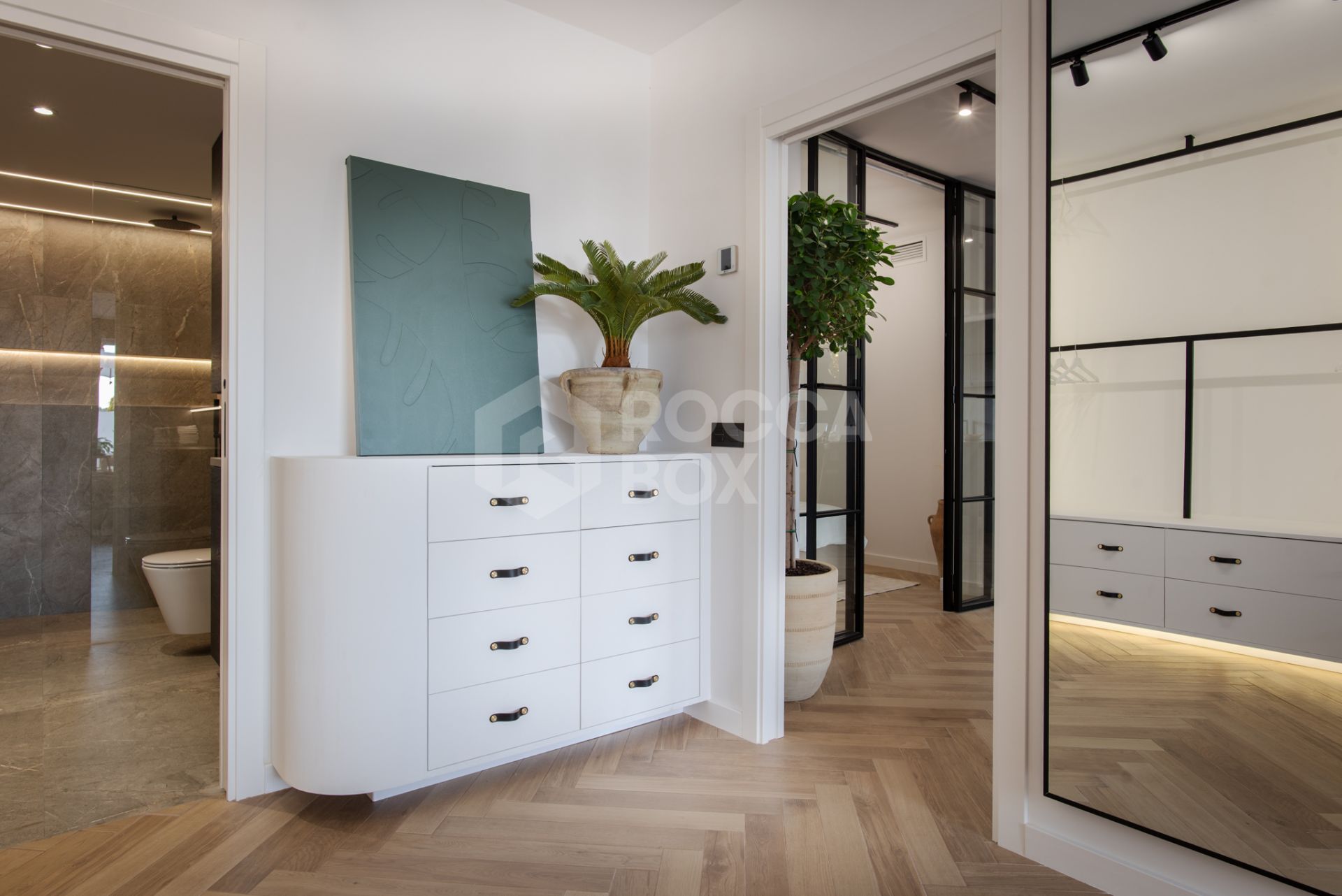 Discover your Marbella dream home — a freshly renovated 3-bedroom apartment in Nueva Andalucía with bright interiors, a spacious terrace, outdoor kitchen, and all amenities close by.