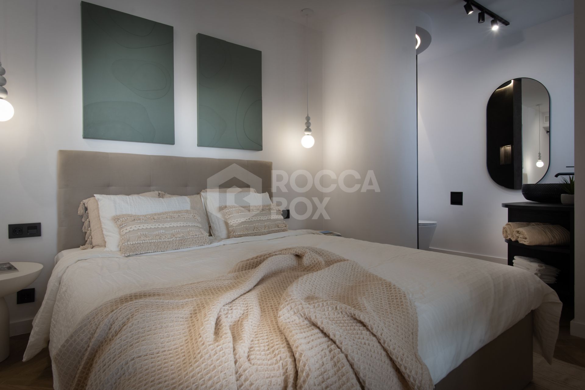 Discover your Marbella dream home — a freshly renovated 3-bedroom apartment in Nueva Andalucía with bright interiors, a spacious terrace, outdoor kitchen, and all amenities close by.