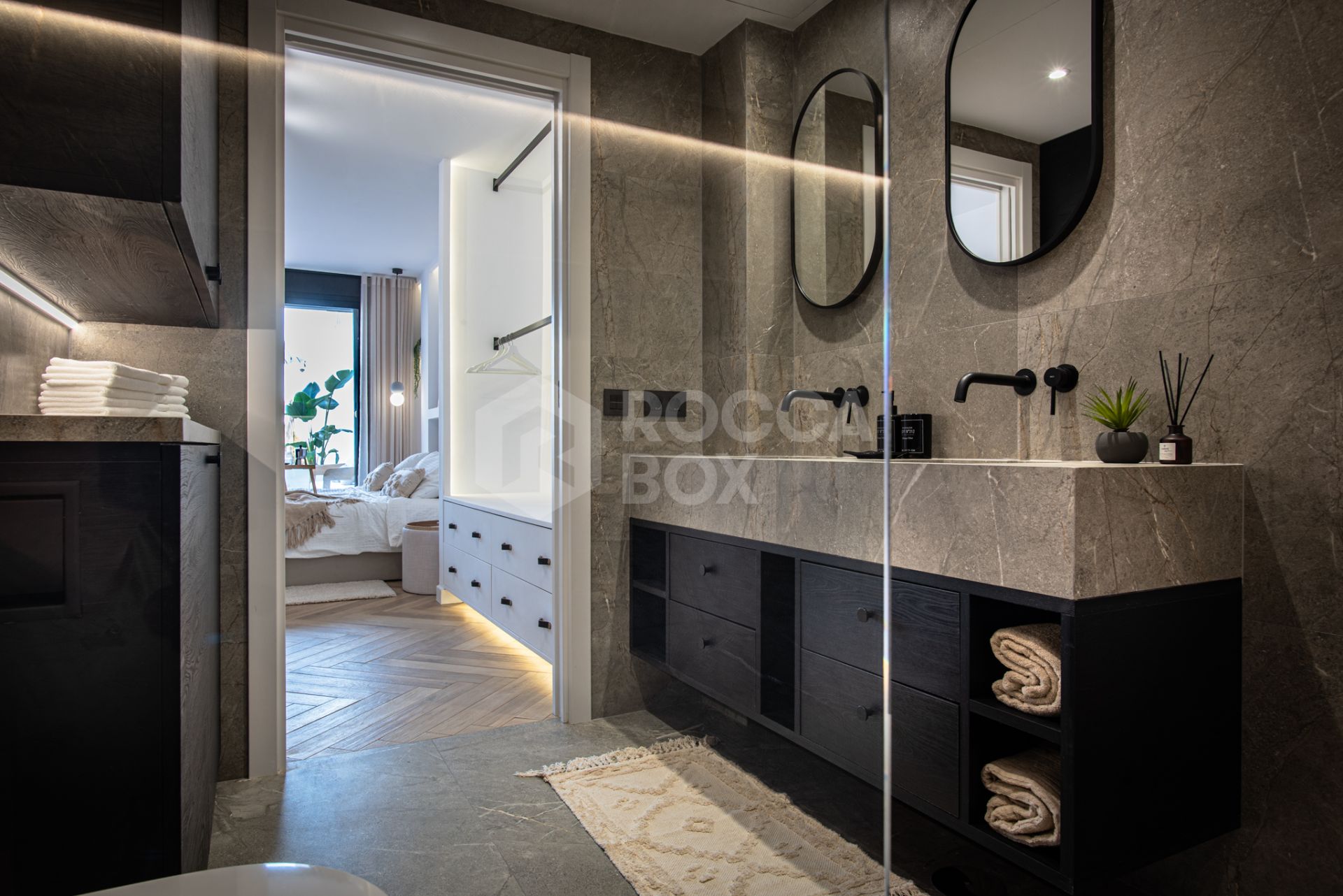 Discover your Marbella dream home — a freshly renovated 3-bedroom apartment in Nueva Andalucía with bright interiors, a spacious terrace, outdoor kitchen, and all amenities close by.