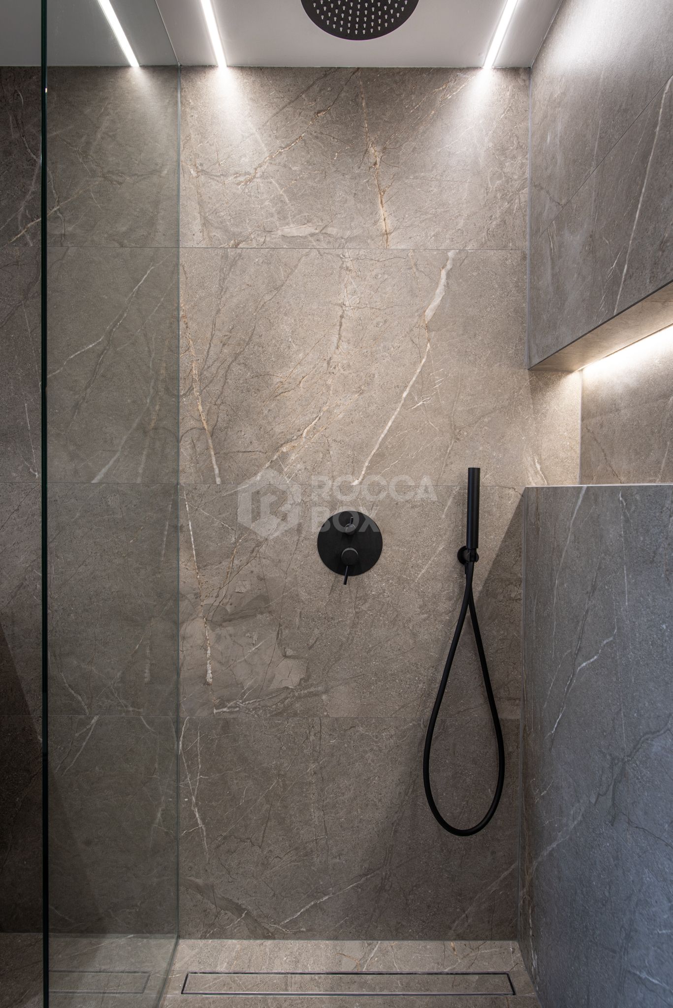 Discover your Marbella dream home — a freshly renovated 3-bedroom apartment in Nueva Andalucía with bright interiors, a spacious terrace, outdoor kitchen, and all amenities close by.