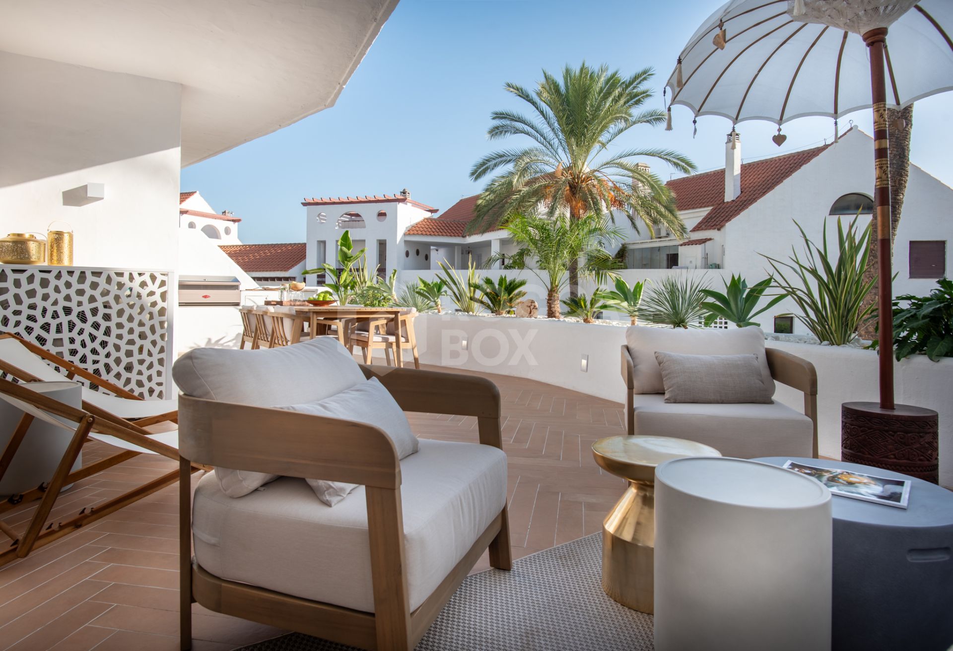 Discover your Marbella dream home — a freshly renovated 3-bedroom apartment in Nueva Andalucía with bright interiors, a spacious terrace, outdoor kitchen, and all amenities close by.