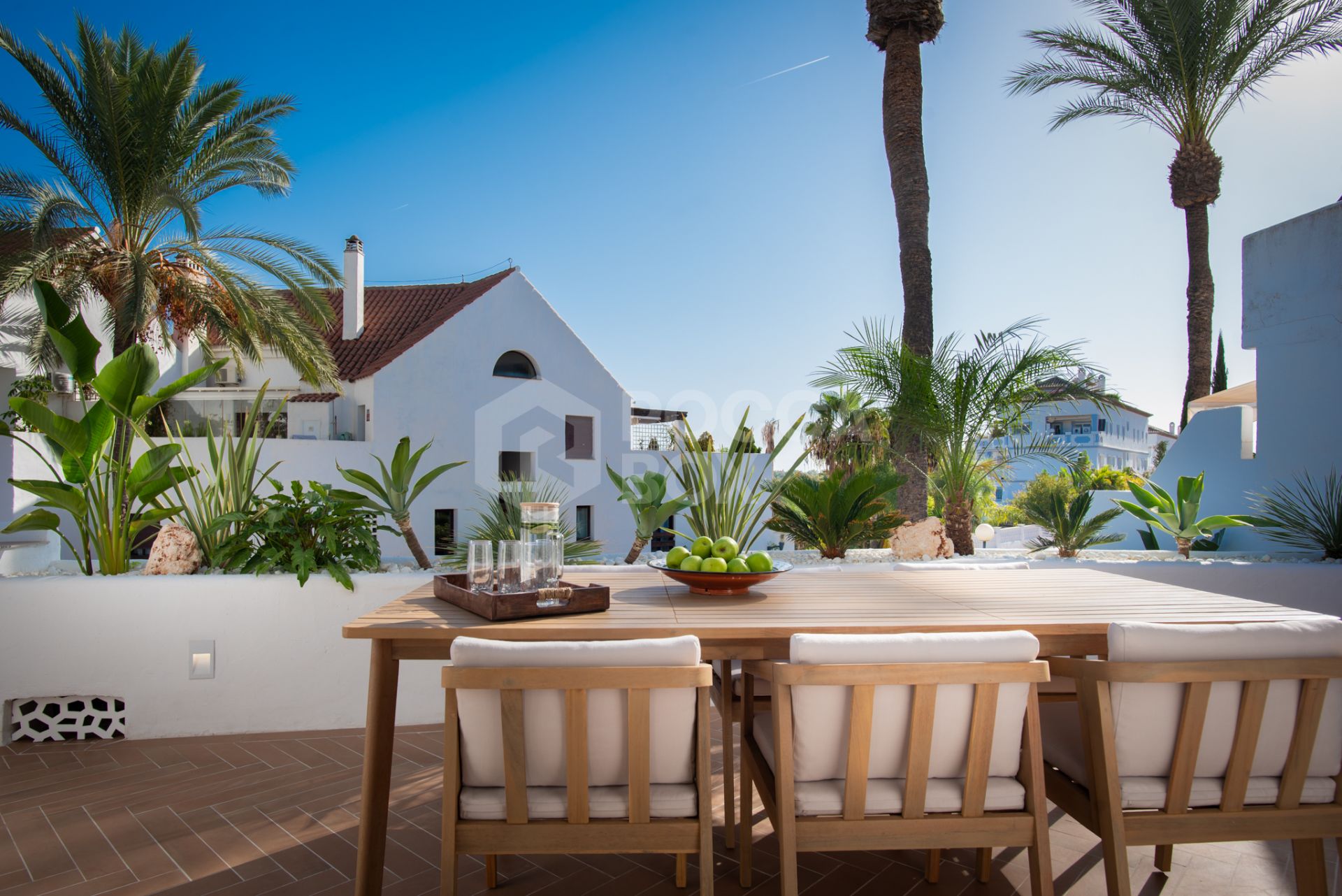 Discover your Marbella dream home — a freshly renovated 3-bedroom apartment in Nueva Andalucía with bright interiors, a spacious terrace, outdoor kitchen, and all amenities close by.