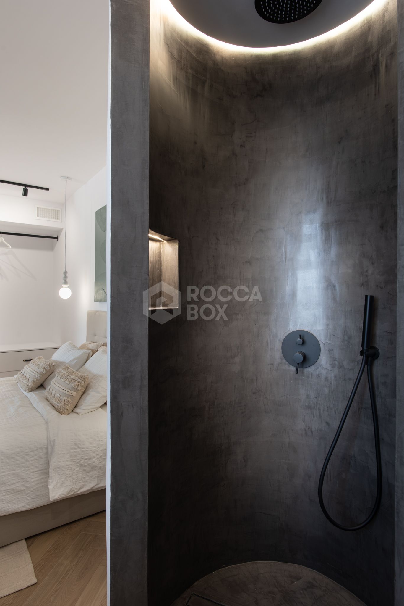 Discover your Marbella dream home — a freshly renovated 3-bedroom apartment in Nueva Andalucía with bright interiors, a spacious terrace, outdoor kitchen, and all amenities close by.