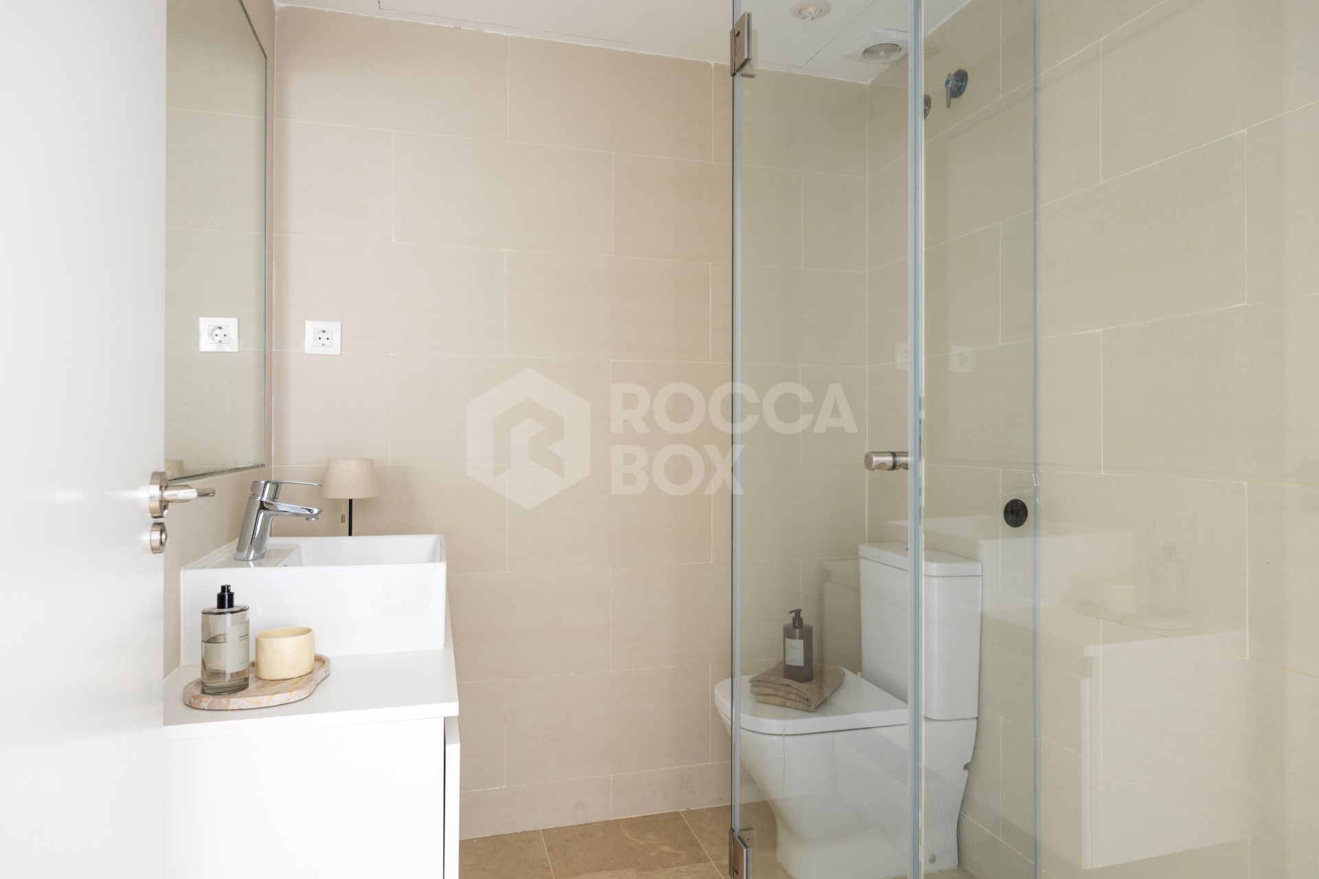 Luxury 3-Bedroom Penthouse with Panoramic Sea Views in El Paraiso