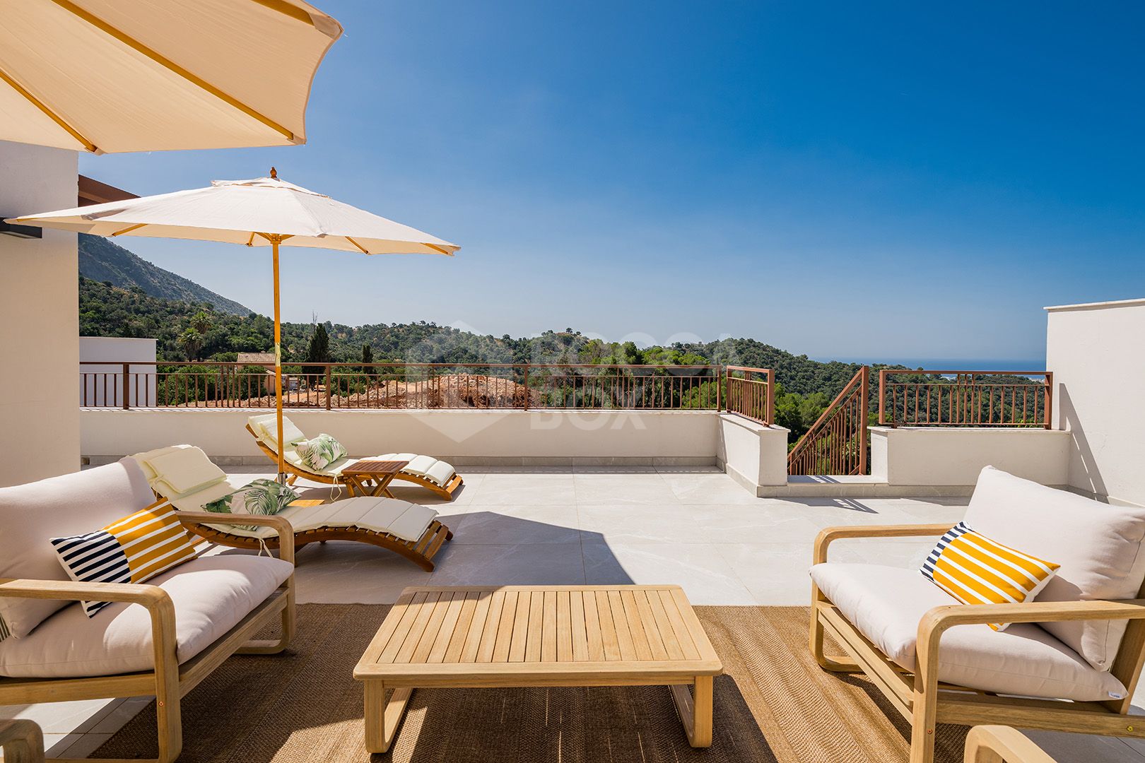 Modern Apartment with Stunning Views and Rooftop Solarium in Cerros del Lago