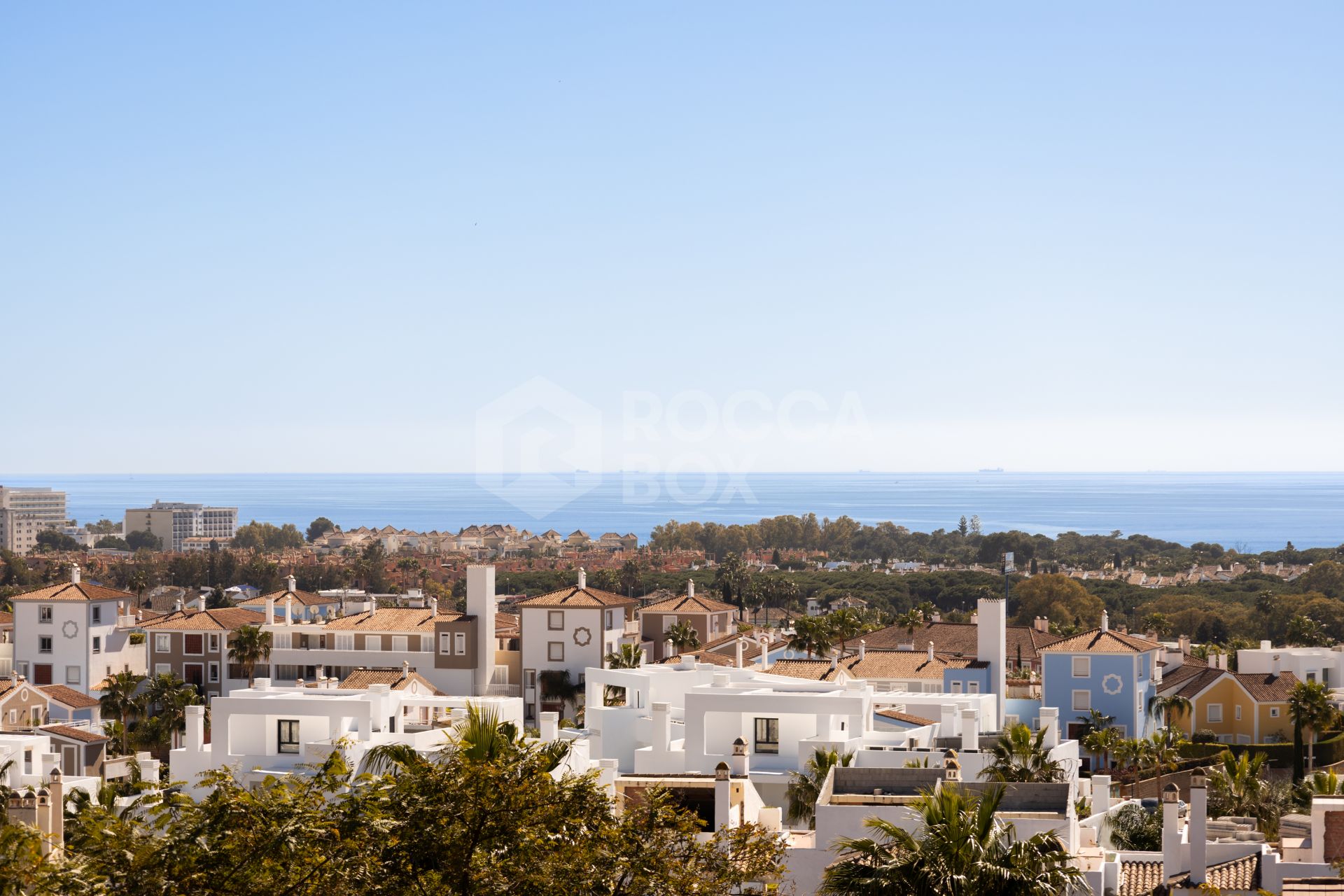 Renovated two-bedroom penthouse in El Paraíso featuring dual terraces, panoramic Mediterranean and La Concha views, luxury finishes, and a prime locations