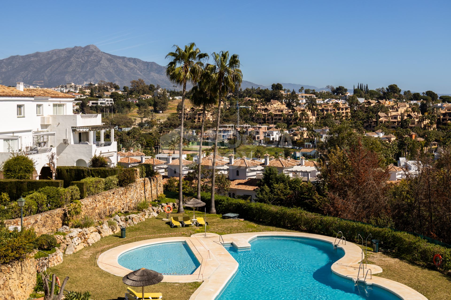 Renovated two-bedroom penthouse in El Paraíso featuring dual terraces, panoramic Mediterranean and La Concha views, luxury finishes, and a prime locations