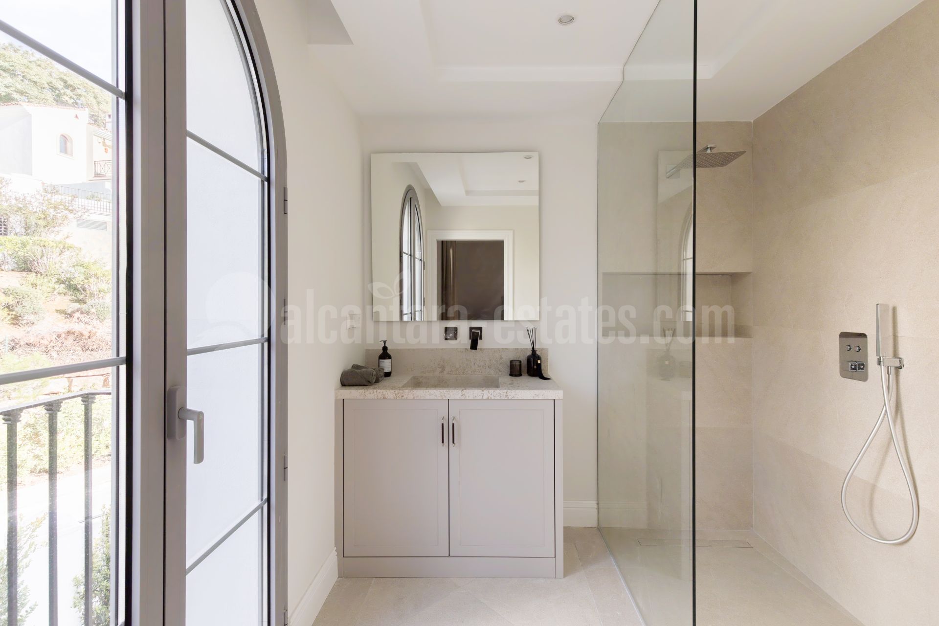 Villa in Los Arqueros, Benahavis