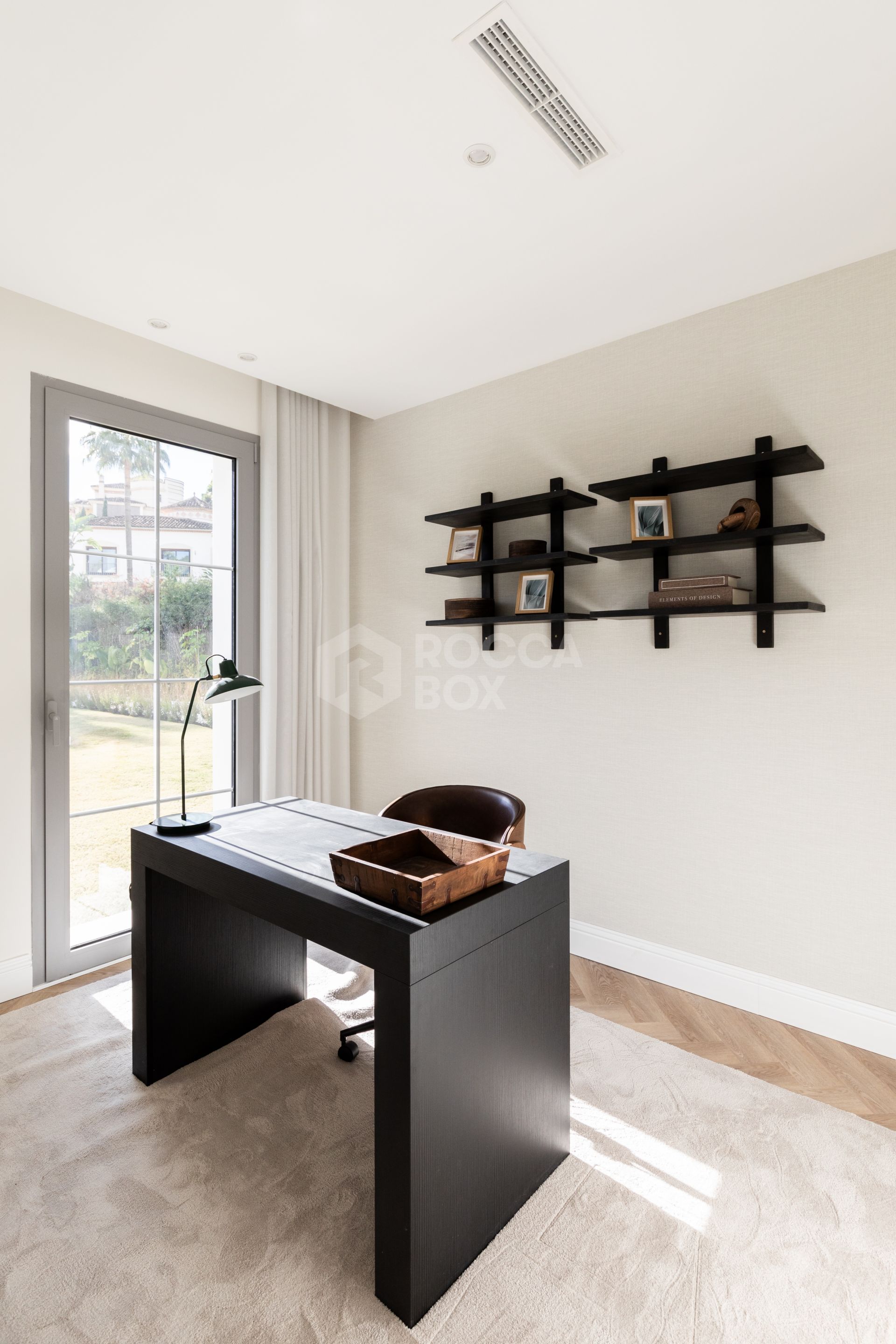 Refined contemporary residence set within the prestigious Los Arqueros community in Benahavís