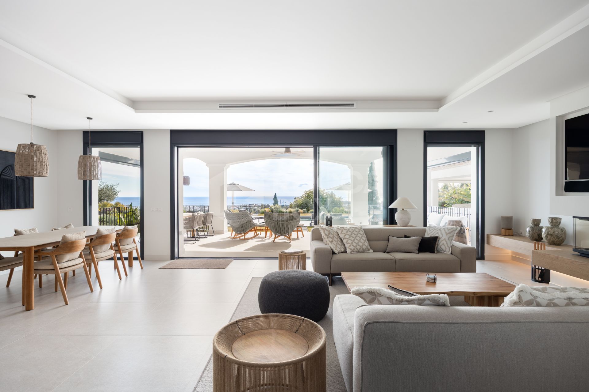 Exquisite Modern Andalusian Masterpiece with Panoramic Sea Views – Los Flamingos, Benahavís