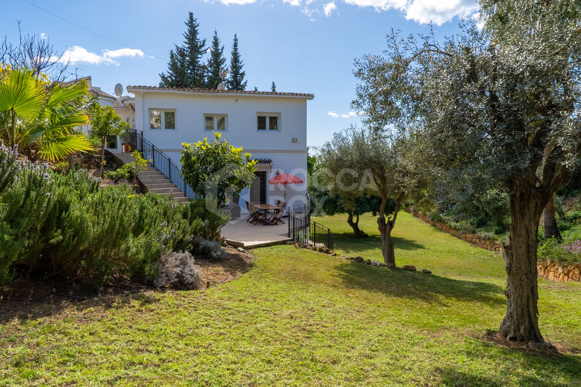 Villa for sale in El Rosario, Marbella East