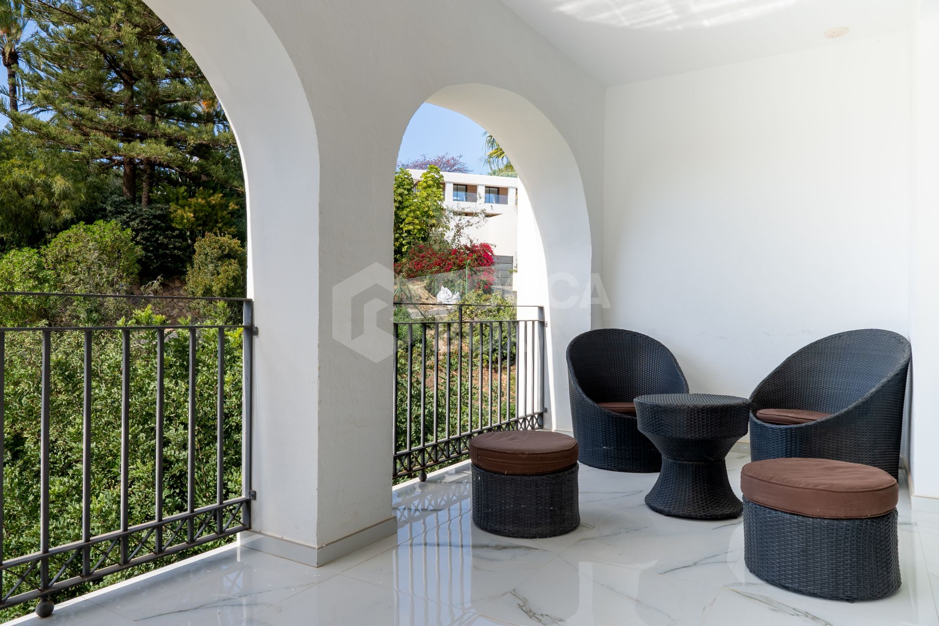 Villa for sale in El Rosario, Marbella East