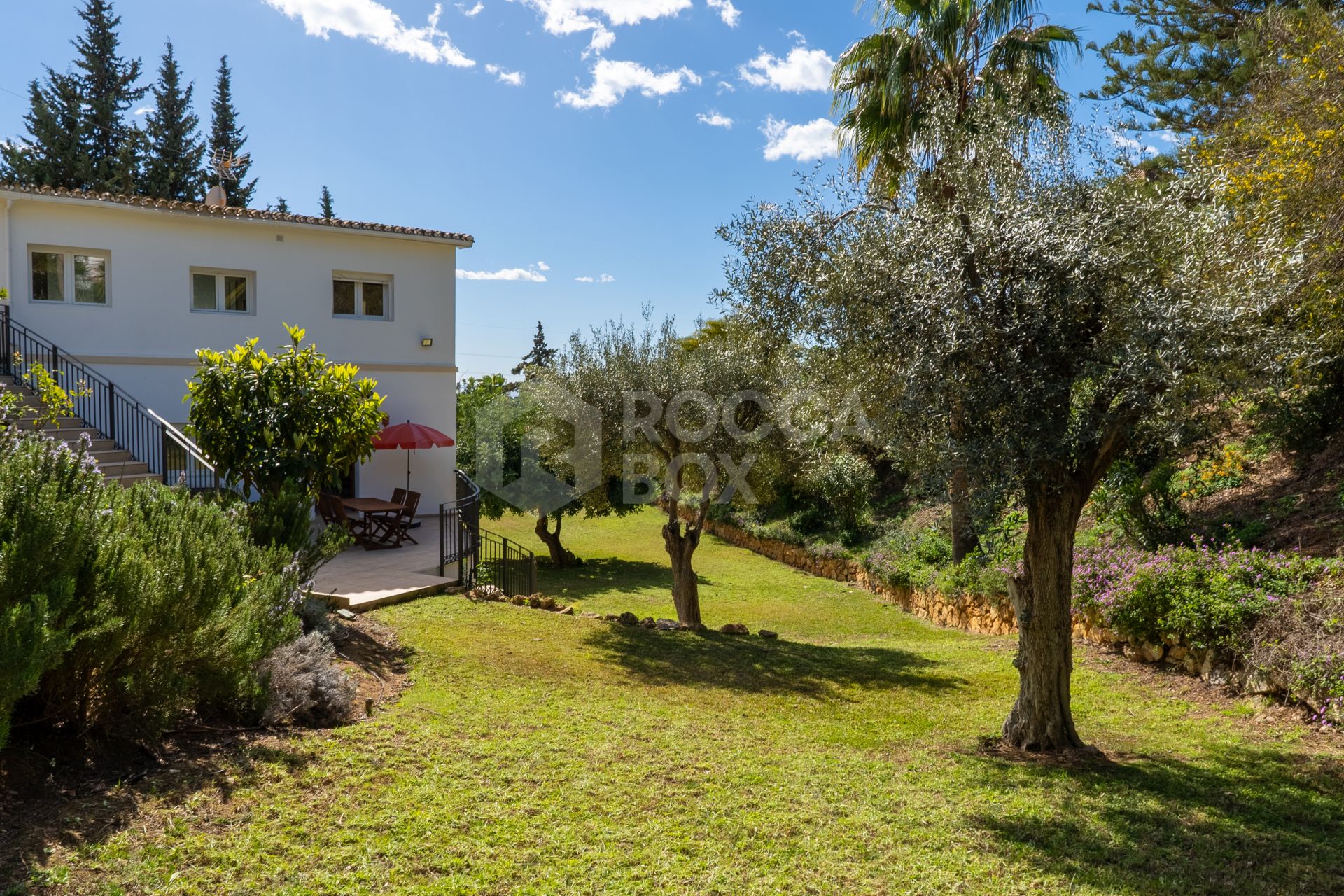 Villa for sale in El Rosario, Marbella East