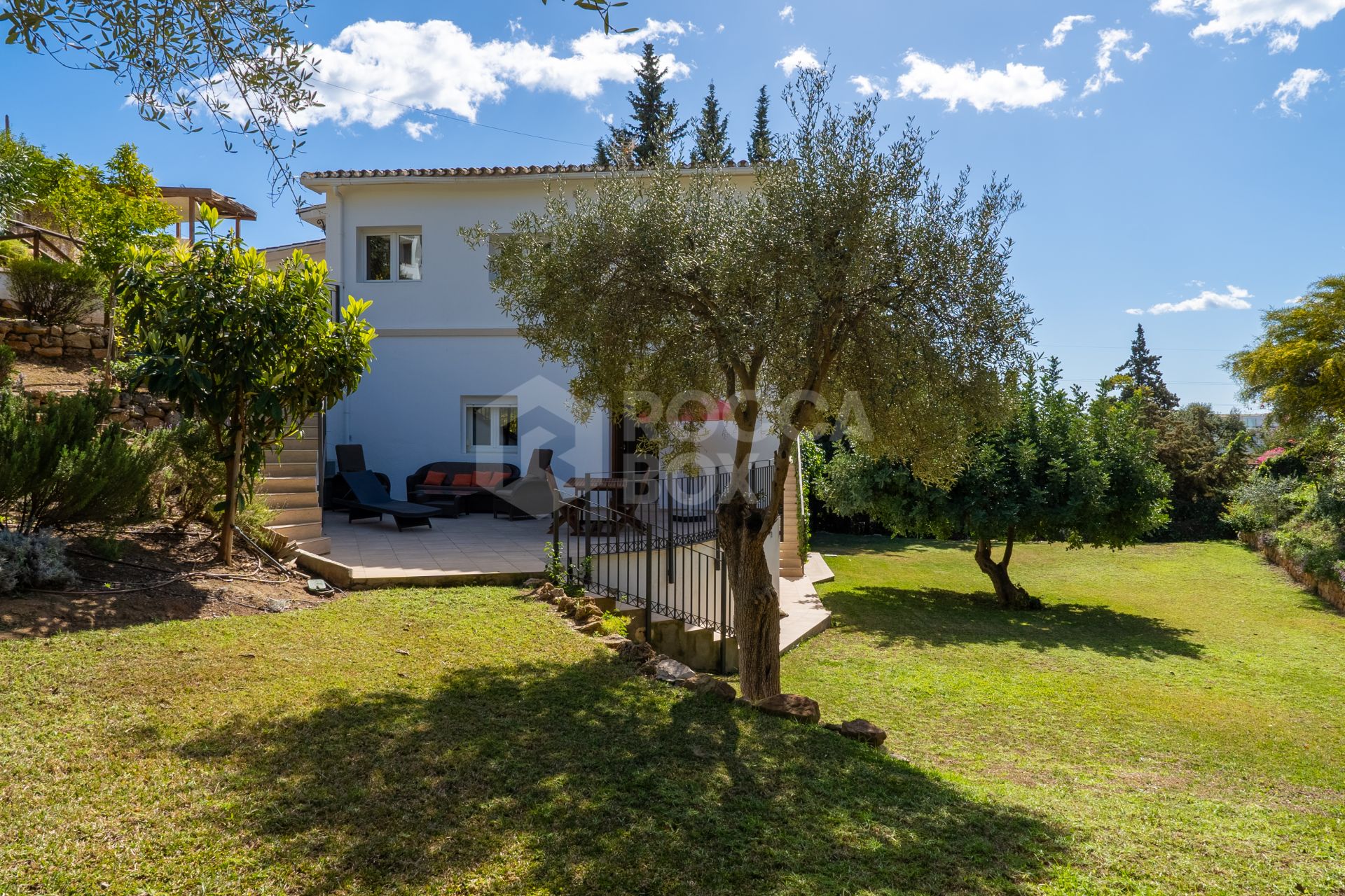 Villa for sale in El Rosario, Marbella East