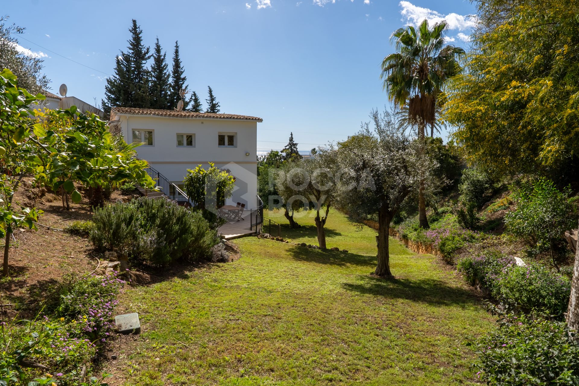 Villa for sale in El Rosario, Marbella East