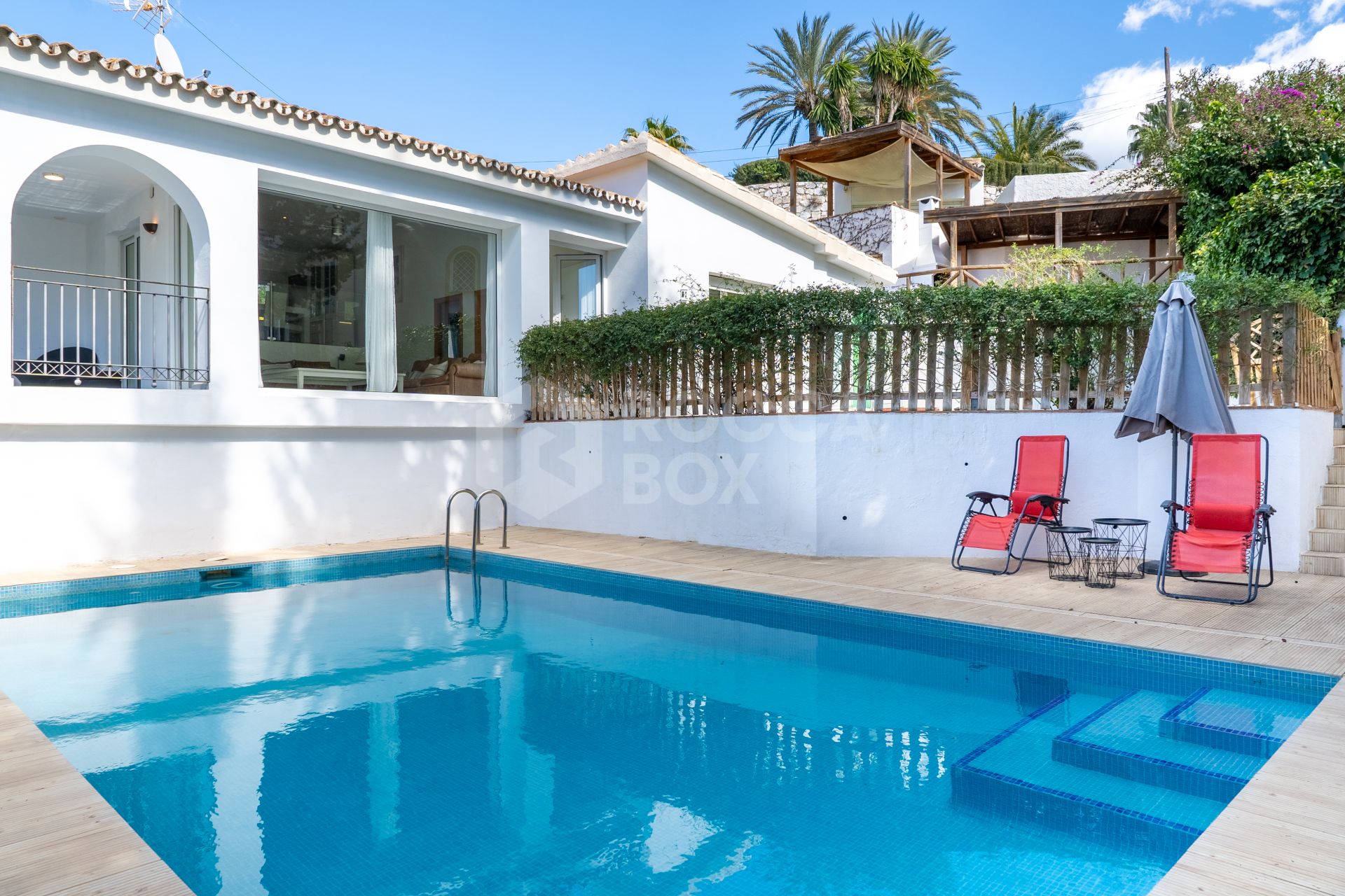 Villa for sale in El Rosario, Marbella East