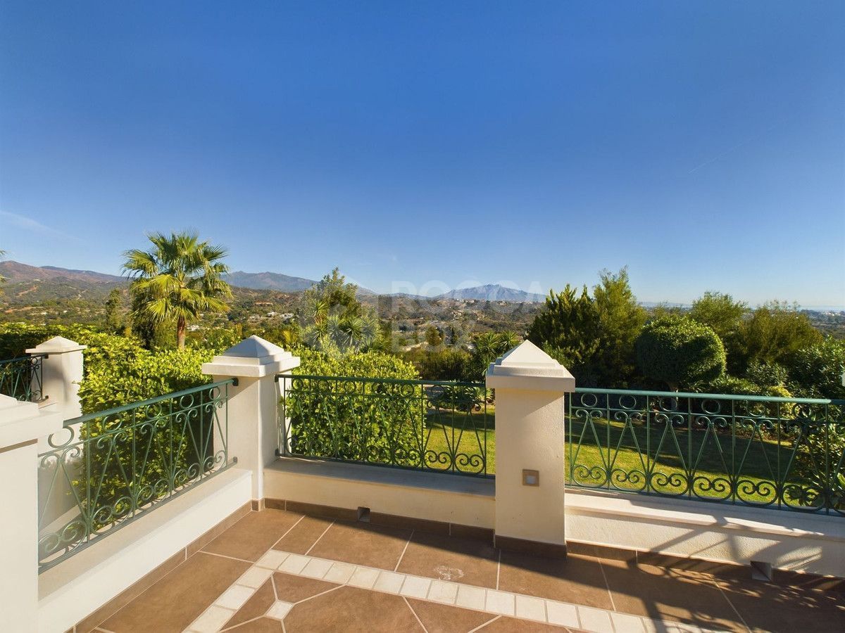 Villa for sale in El Padron, Estepona East