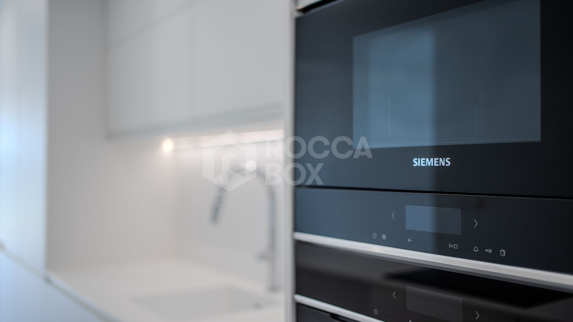 Contemporary Corner Ground Floor Apartment in Cancelada, Estepona East