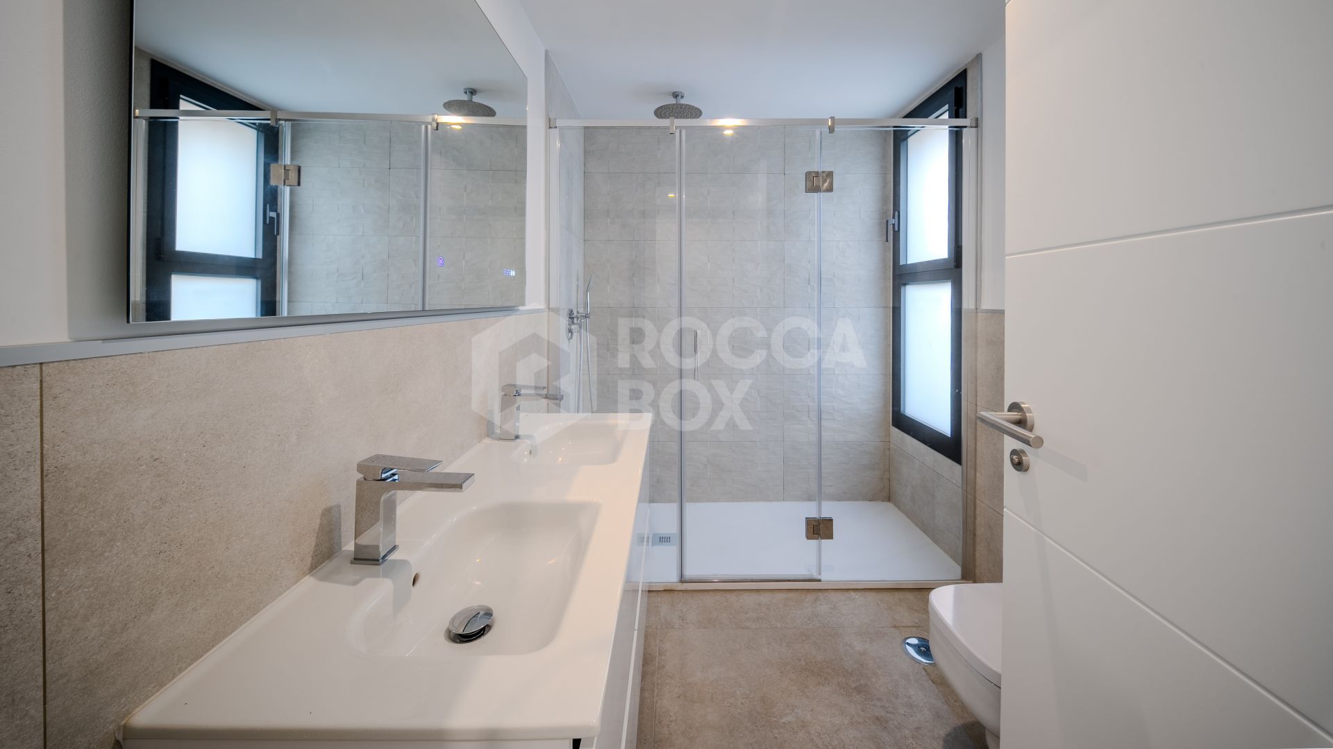 Contemporary Corner Ground Floor Apartment in Cancelada, Estepona East