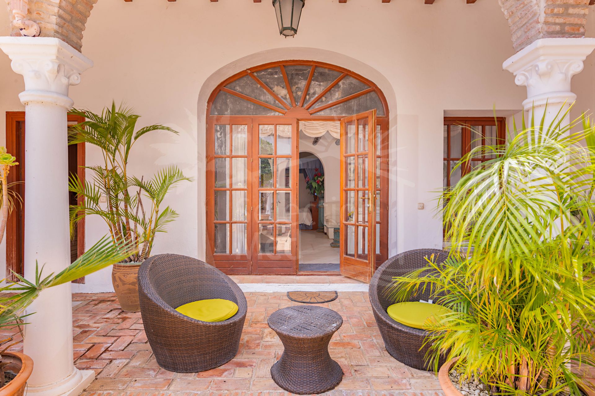 L'oasis romaine emblématique — Casares Costa