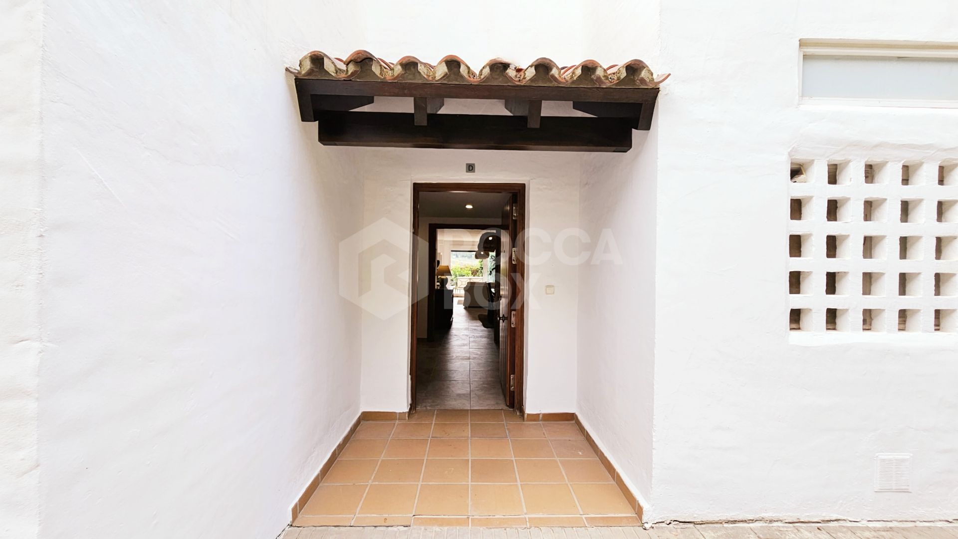 2 bedroom ground floor apartment with private garden for sale in Casares Green