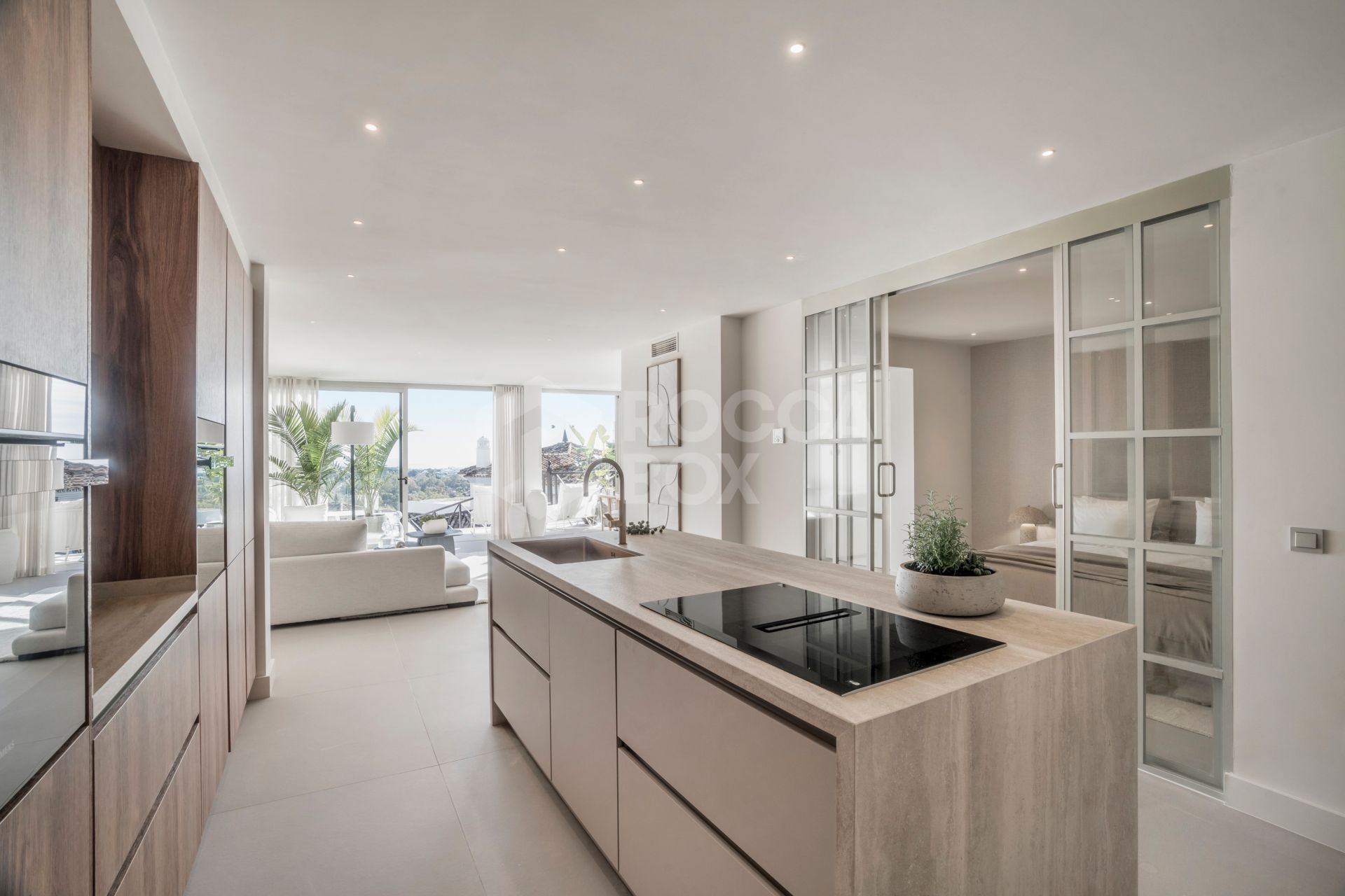 Renovated 3 Bedroom Apartment with private pool, sea & mountain views in Nueva Andalucía