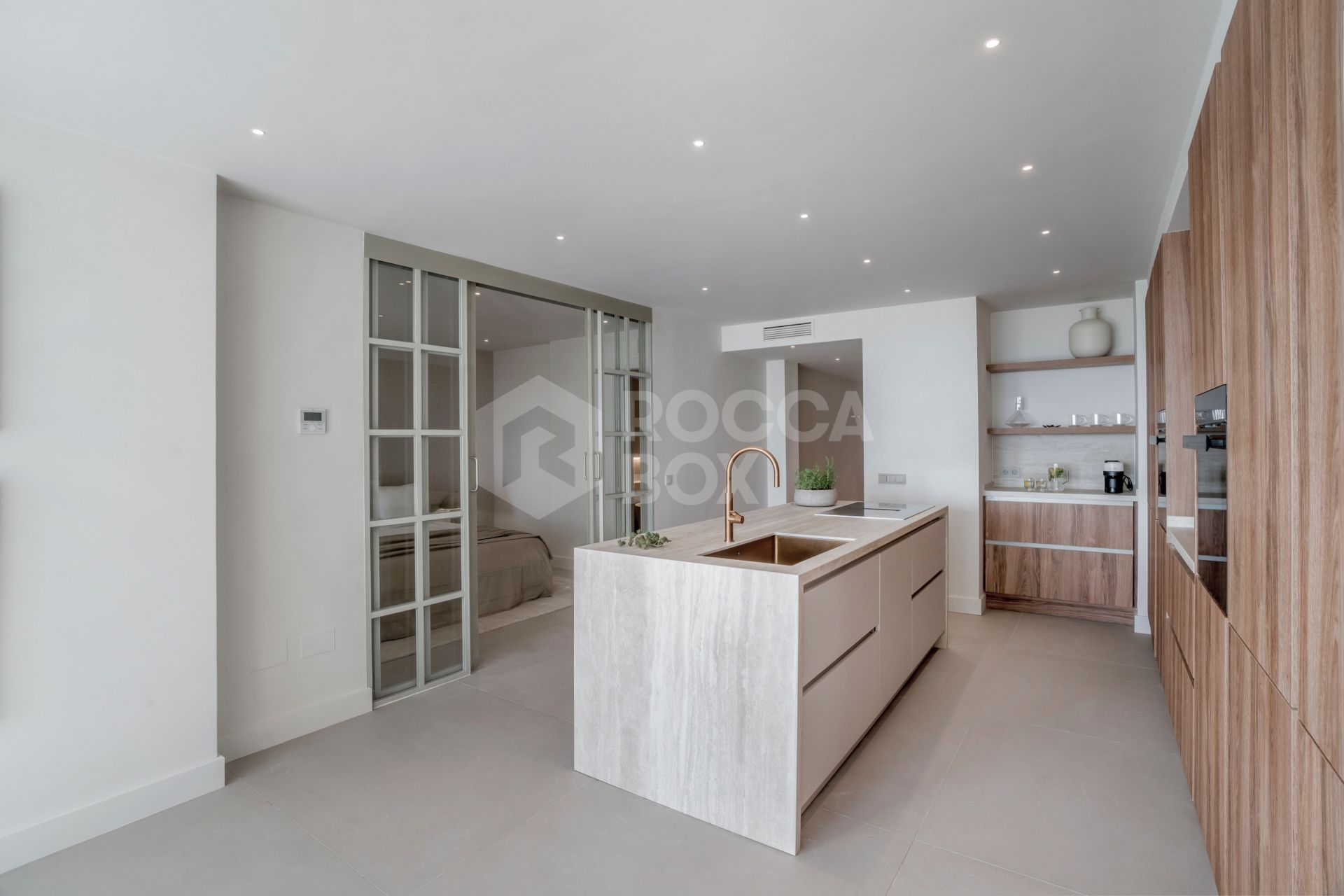 Renovated 3 Bedroom Apartment with private pool, sea & mountain views in Nueva Andalucía