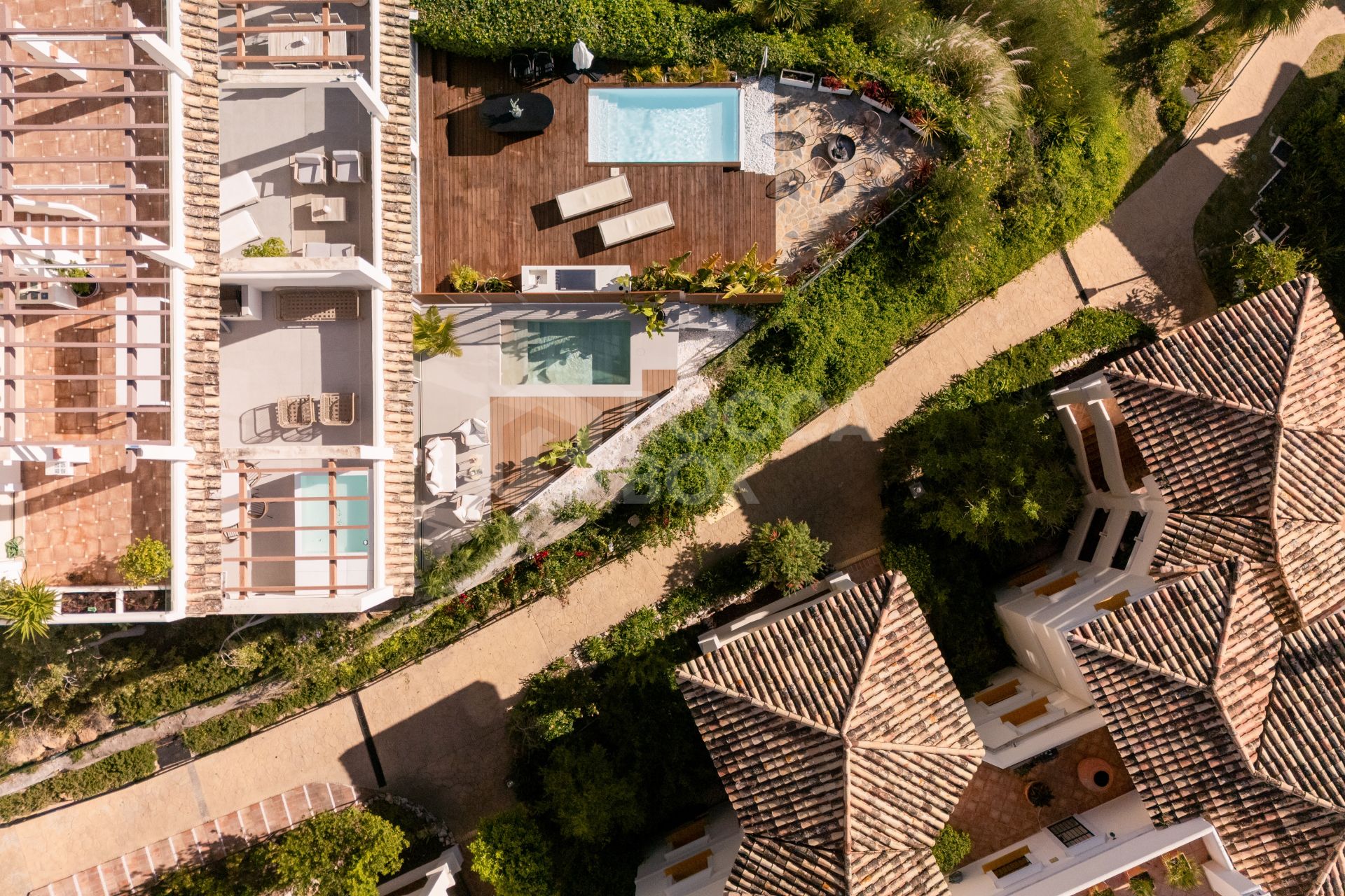 Renovated 3 Bedroom Apartment with private pool, sea & mountain views in Nueva Andalucía