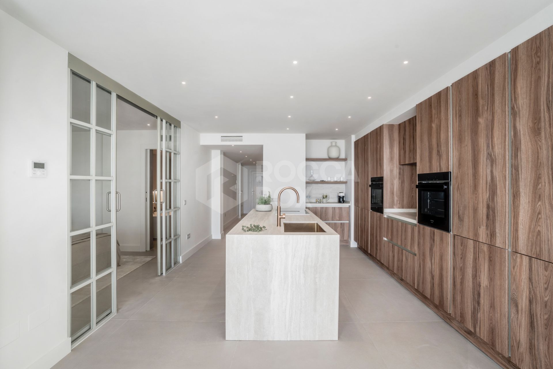 Renovated 3 Bedroom Apartment with private pool, sea & mountain views in Nueva Andalucía