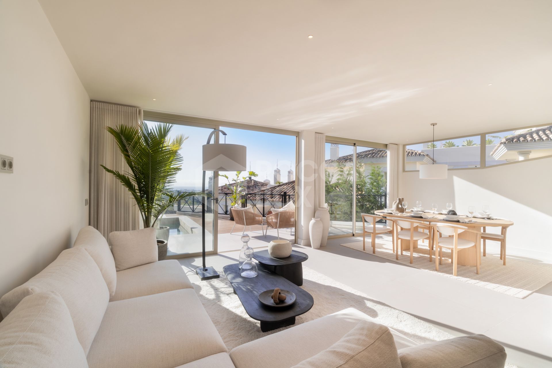 Renovated 3 Bedroom Apartment with private pool, sea & mountain views in Nueva Andalucía