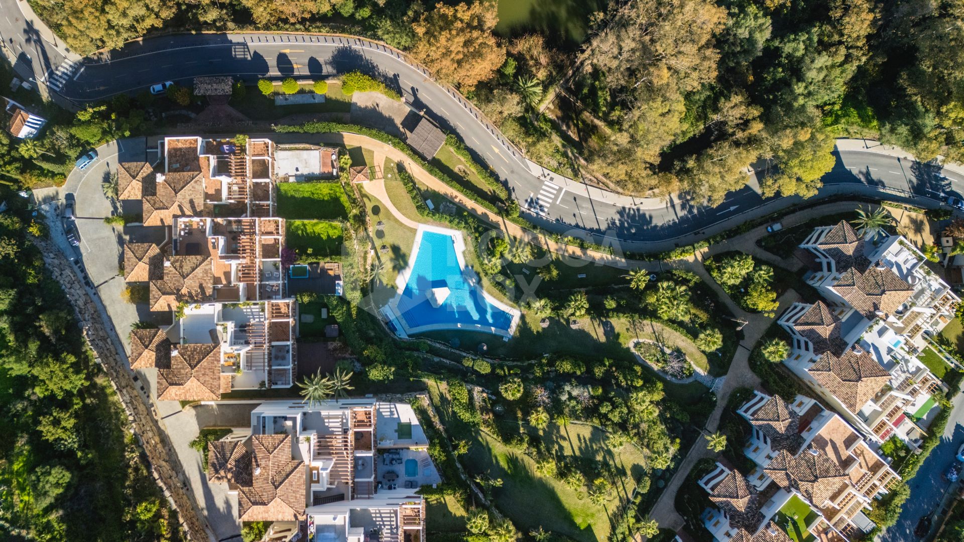 Renovated 3 Bedroom Apartment with private pool, sea & mountain views in Nueva Andalucía