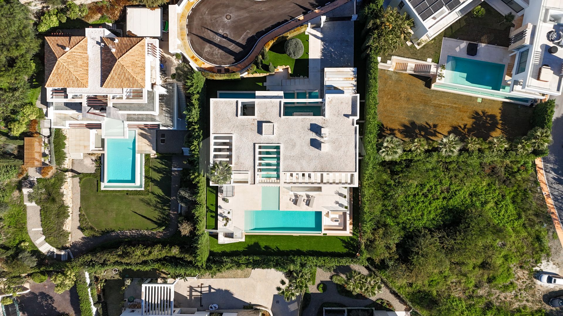 Luxury 5-Bedroom Villa with Panoramic Views in La Alquería, Benahavís