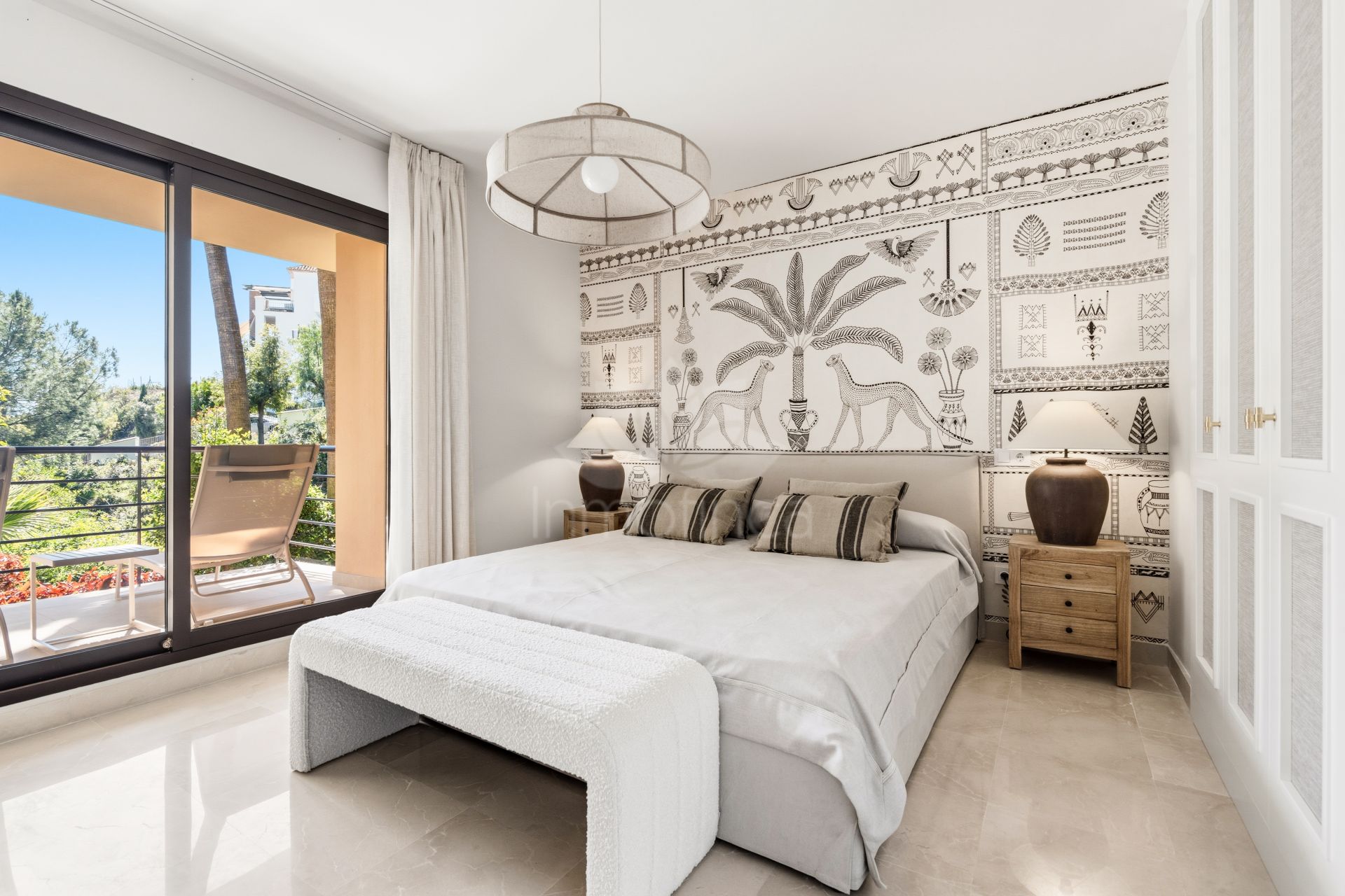 Apartamento Planta Baja en Los Arqueros, Benahavis