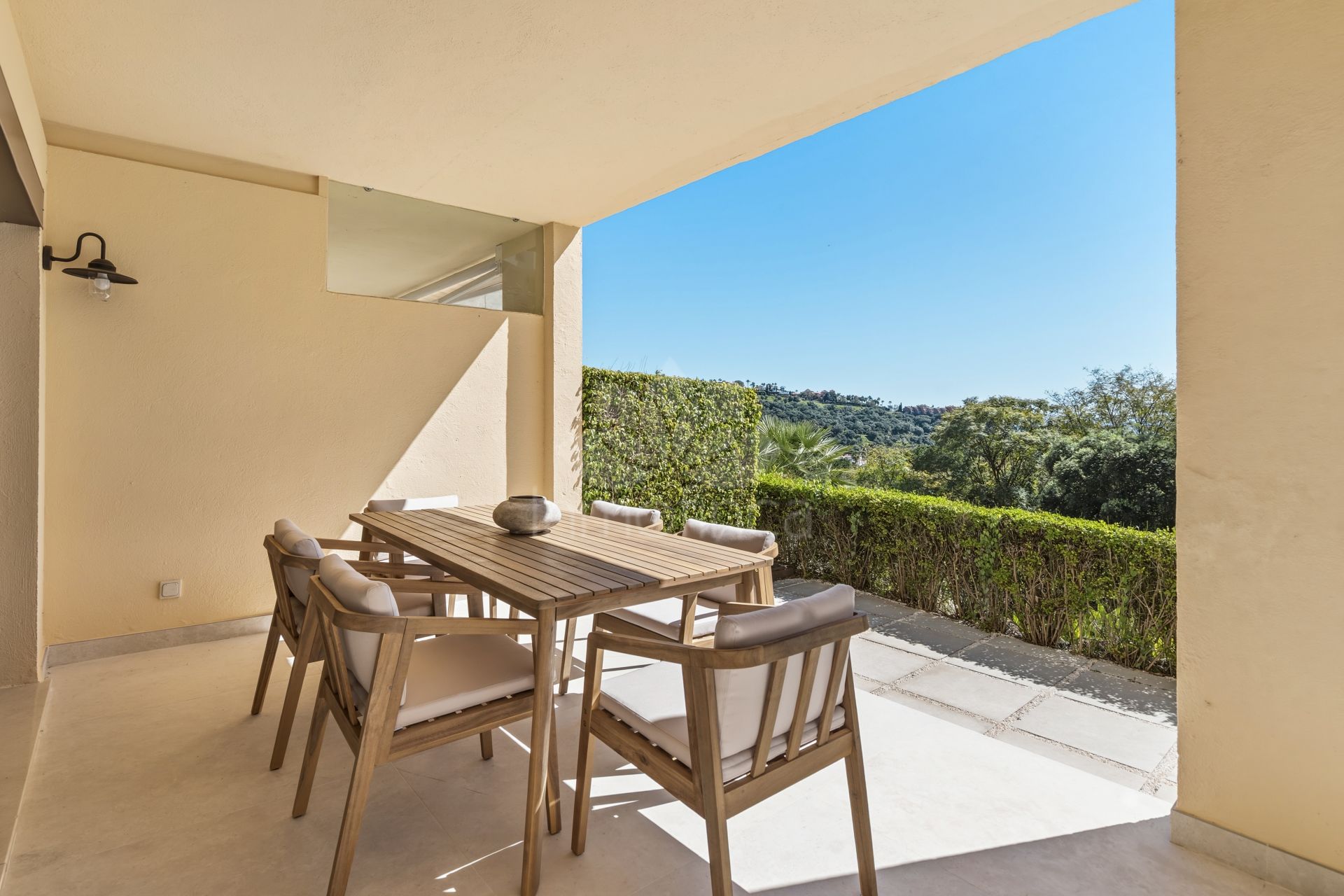 Apartamento Planta Baja en Los Arqueros, Benahavis