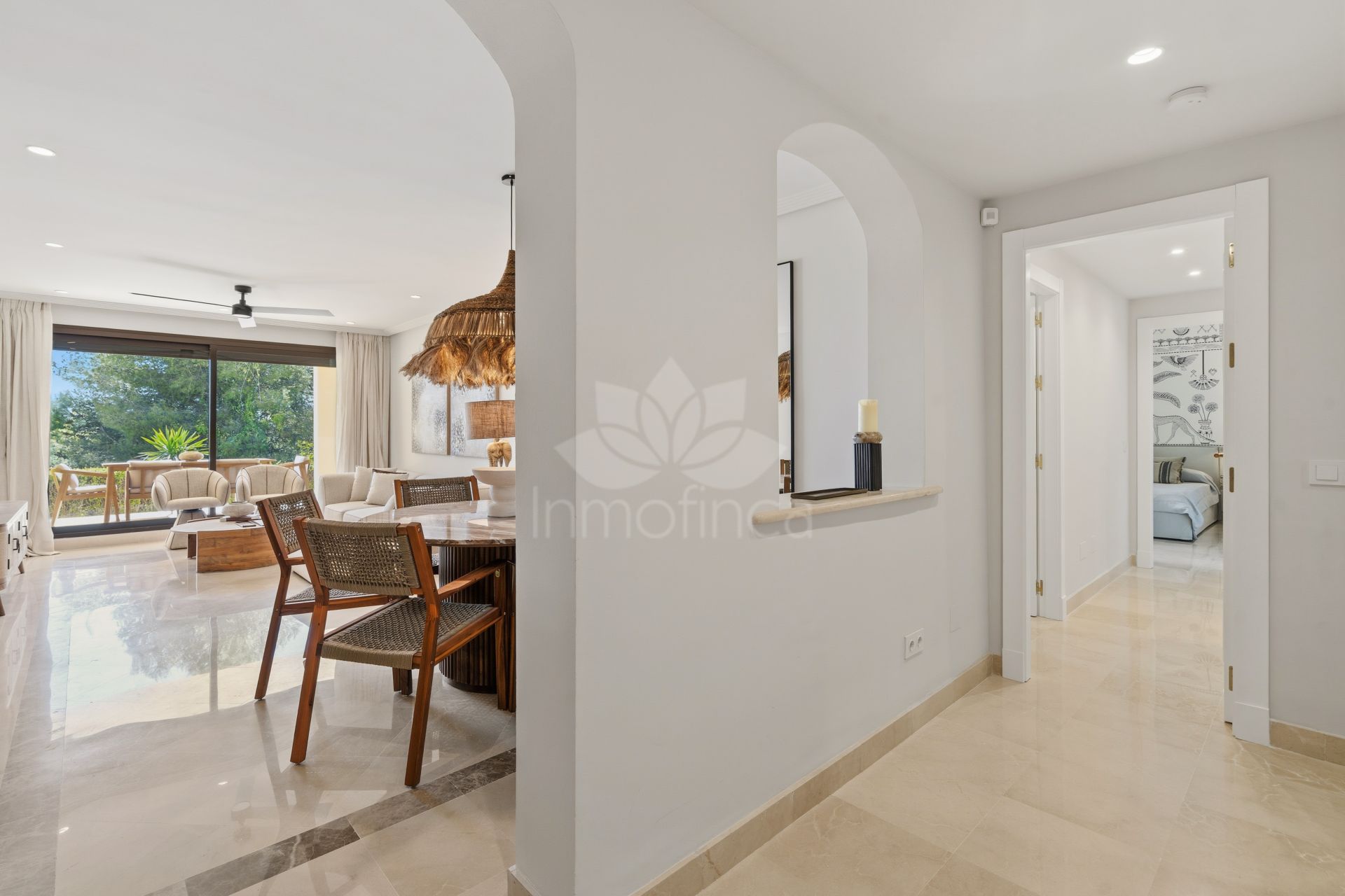 Apartamento Planta Baja en Los Arqueros, Benahavis