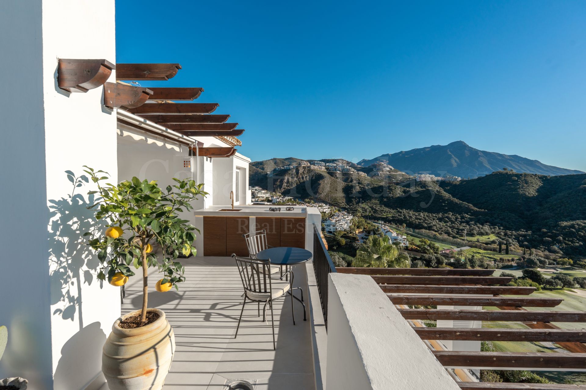 Atico Duplex en Altos de La Quinta, Benahavis