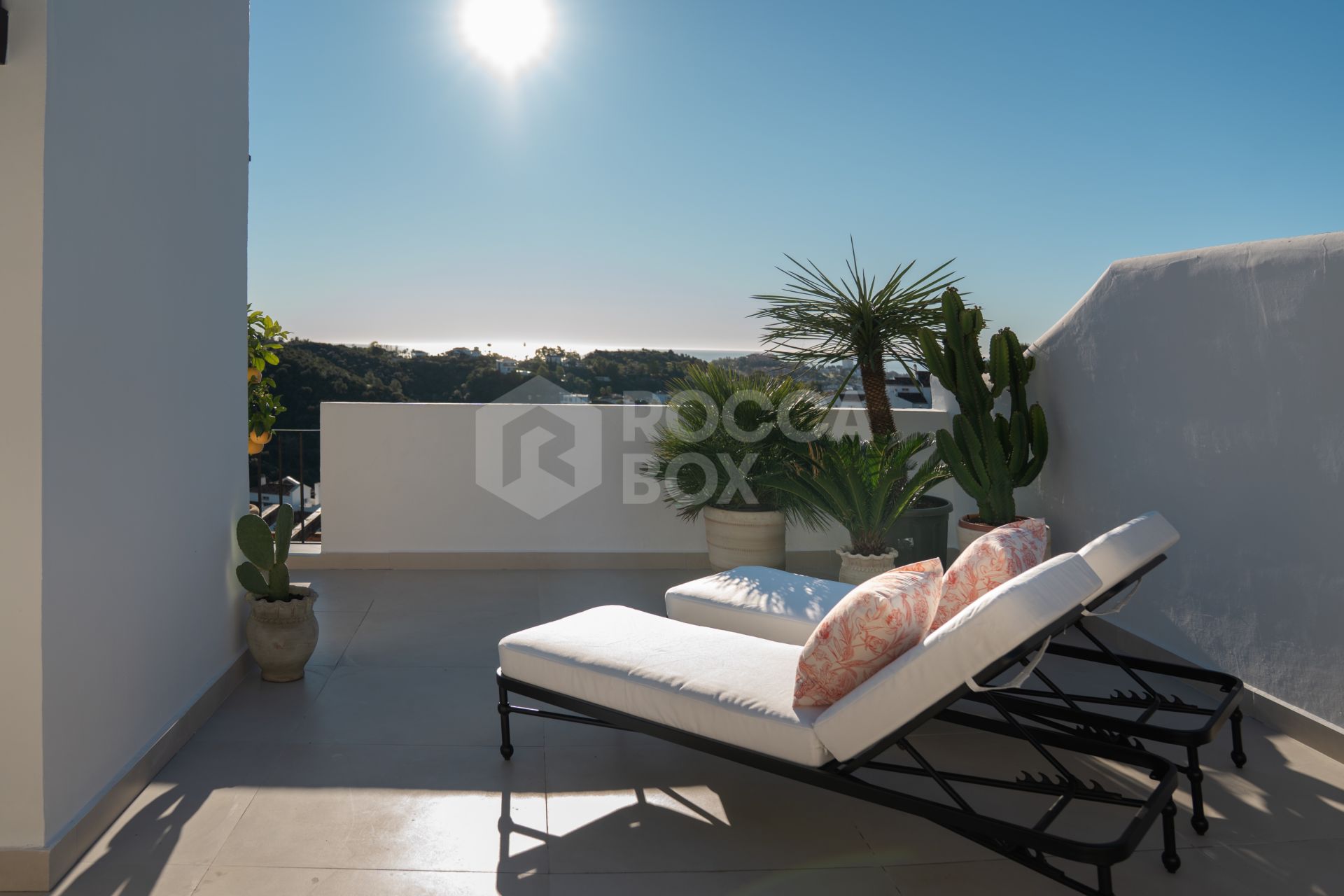 Stunning Duplex Penthouse with Panoramic Sea Views and private plunge pool in La Quinta