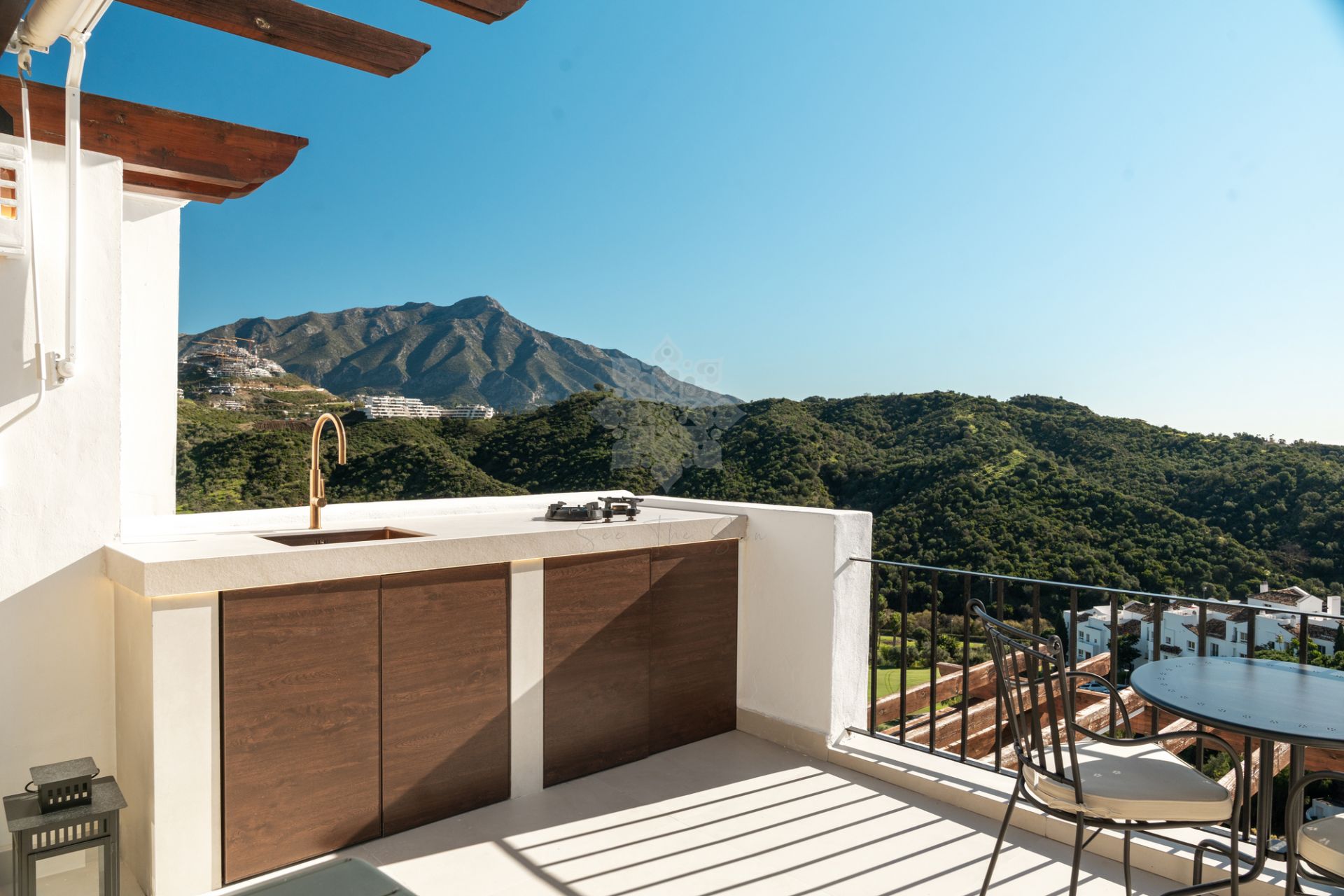 Duplex Penthouse in Altos de La Quinta, Benahavis