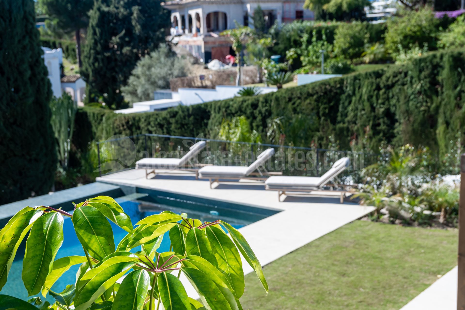 Semi Detached House in Altos del Paraiso, Benahavis