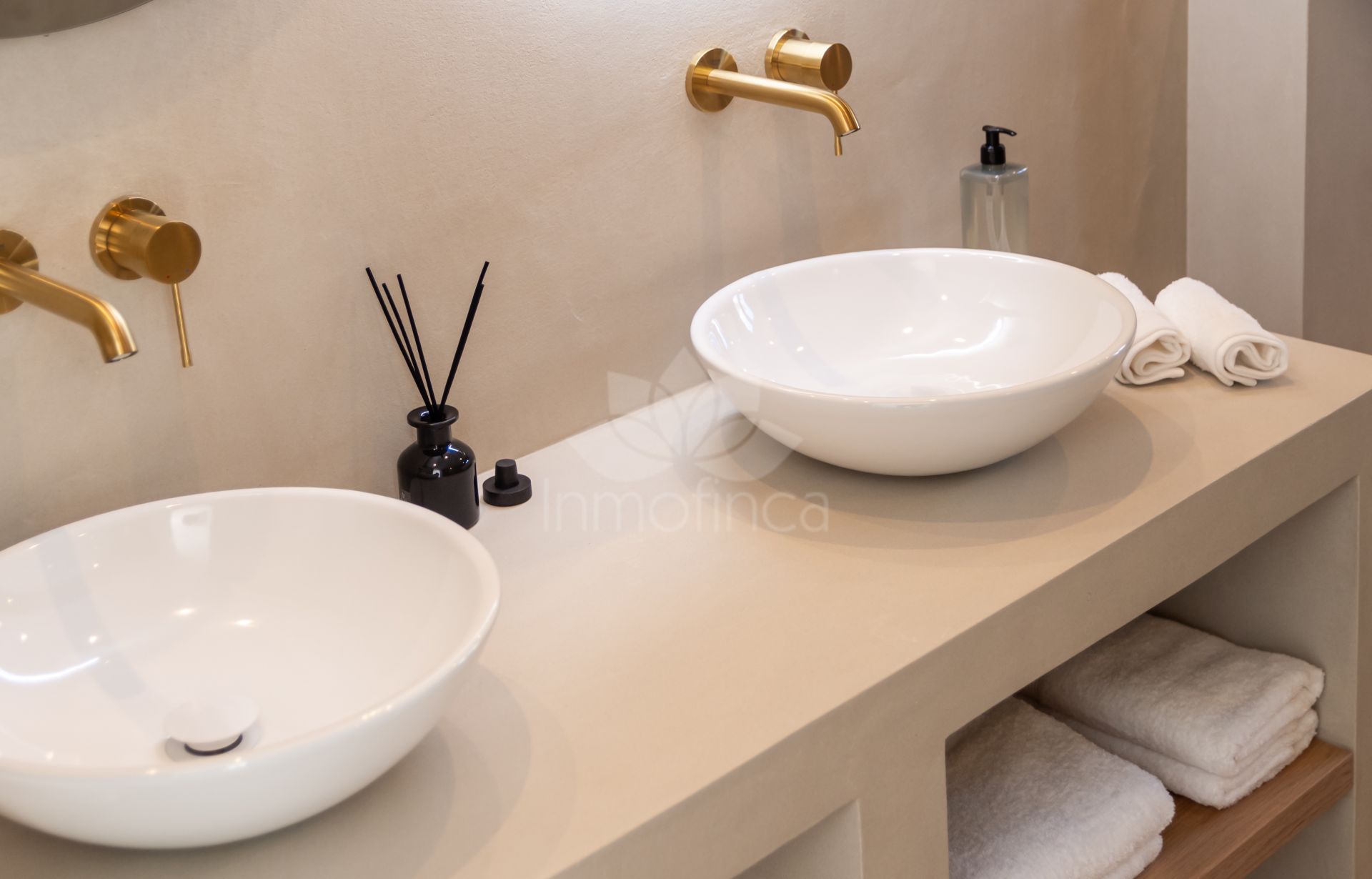 Semi Detached House in Altos del Paraiso, Benahavis